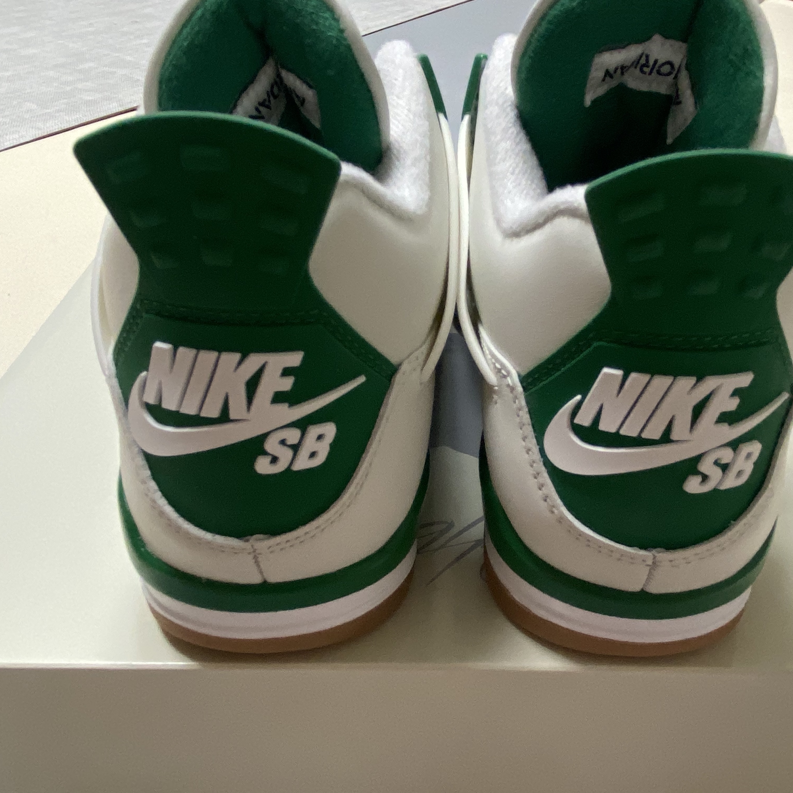 Jordan 4 x Nike SB Retro SP Pine Green 착용 스타일 - 3