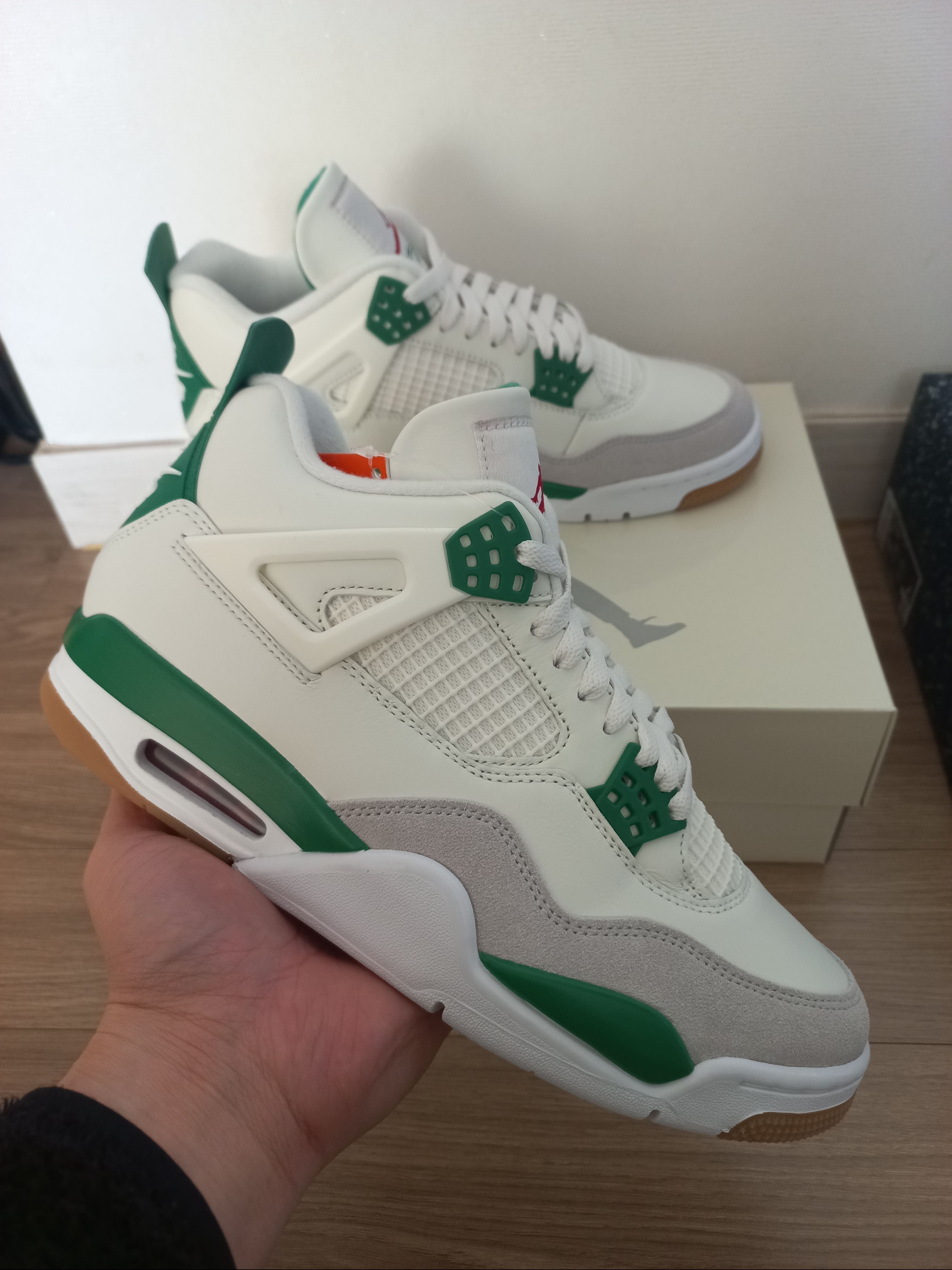 Jordan 4 x Nike SB Retro SP Pine Green, Jordan 4 Retro Midnight Navy 착용 스타일 - 1