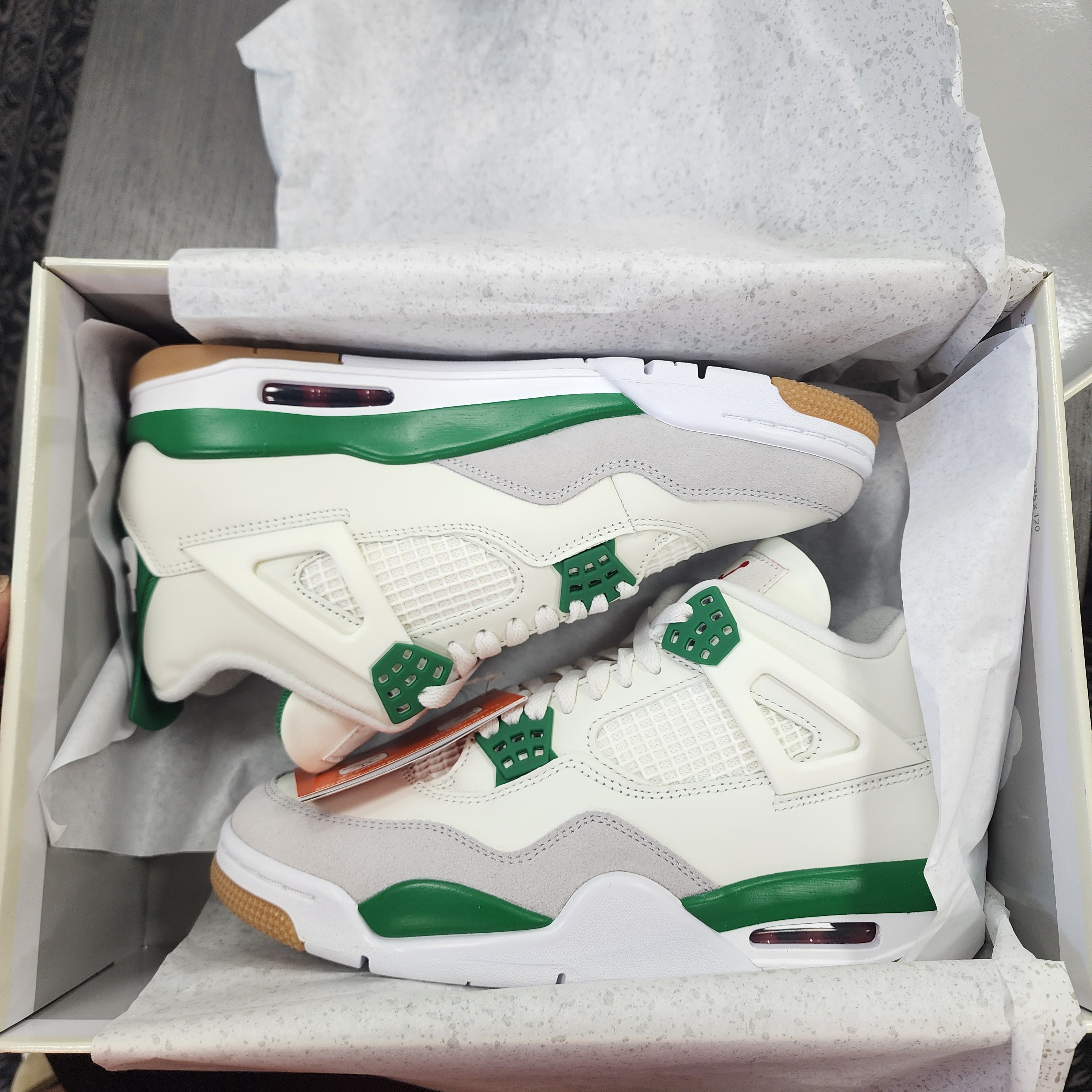 Jordan 4 x Nike SB Retro SP Pine Green 착용 스타일 - 2