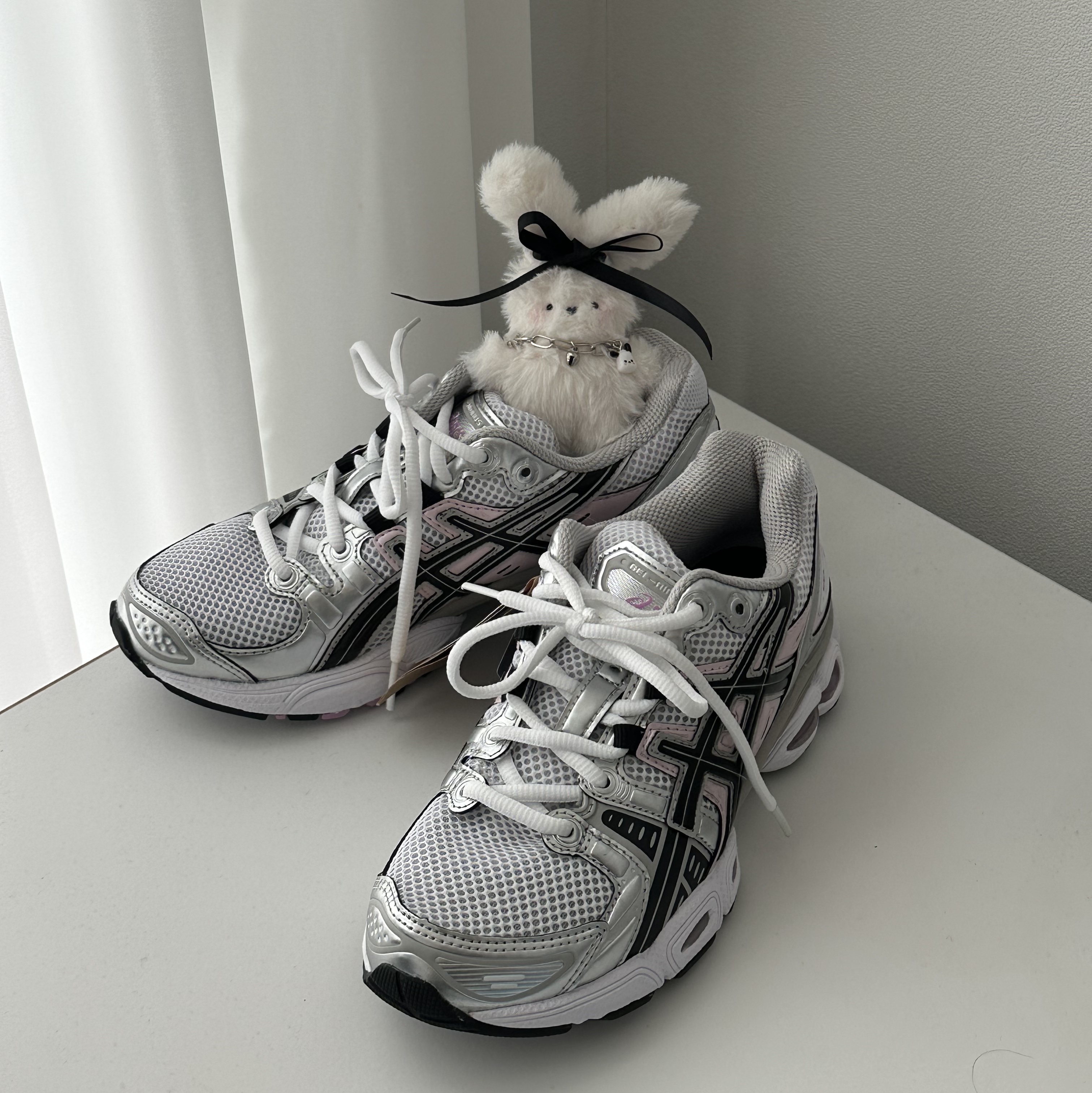 (W) Asics Gel-Nimbus 9 White Black 착용 스타일