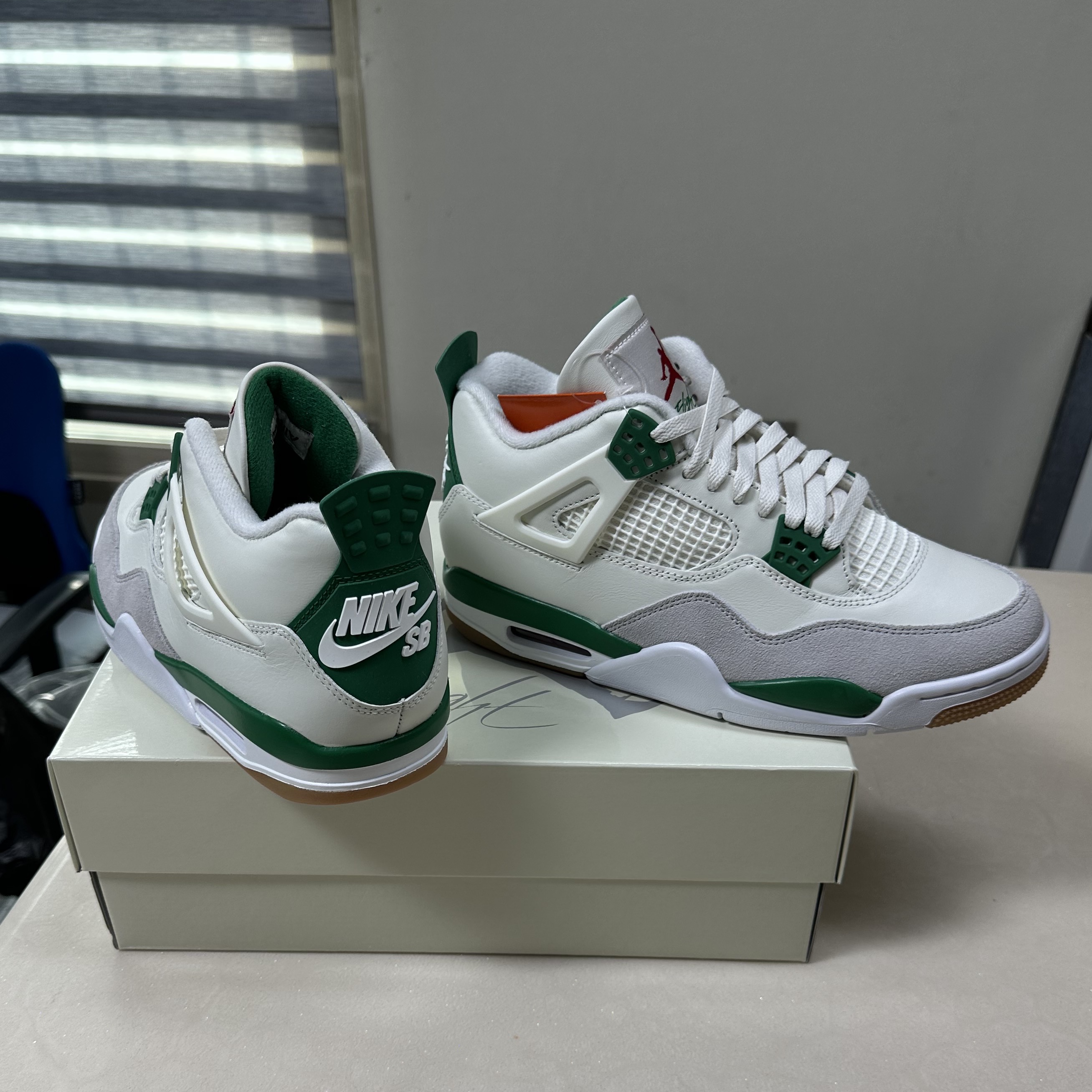 Jordan 4 x Nike SB Retro SP Pine Green 착용 스타일 - 3