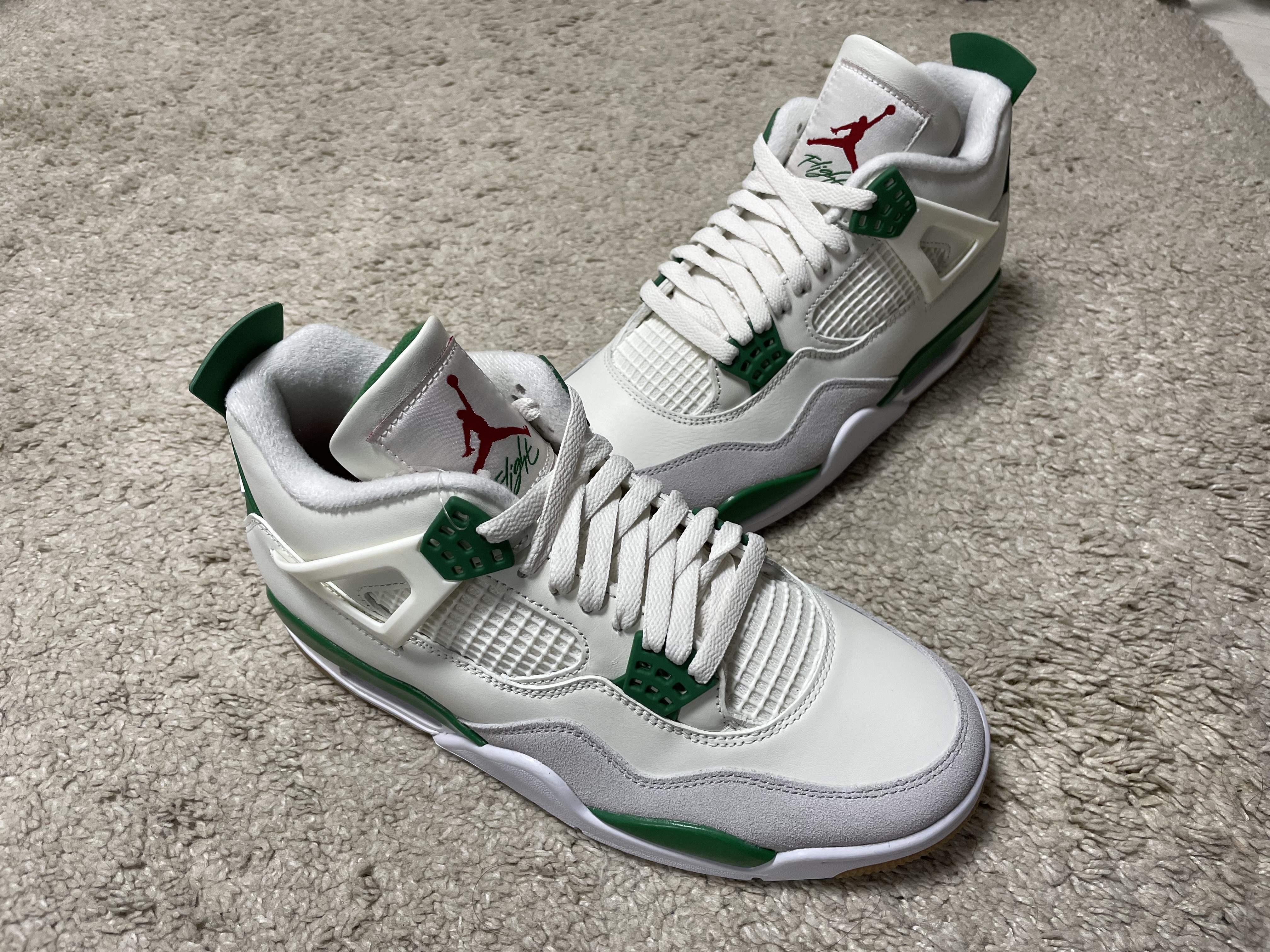 Jordan 4 x Nike SB Retro SP Pine Green 착용 스타일