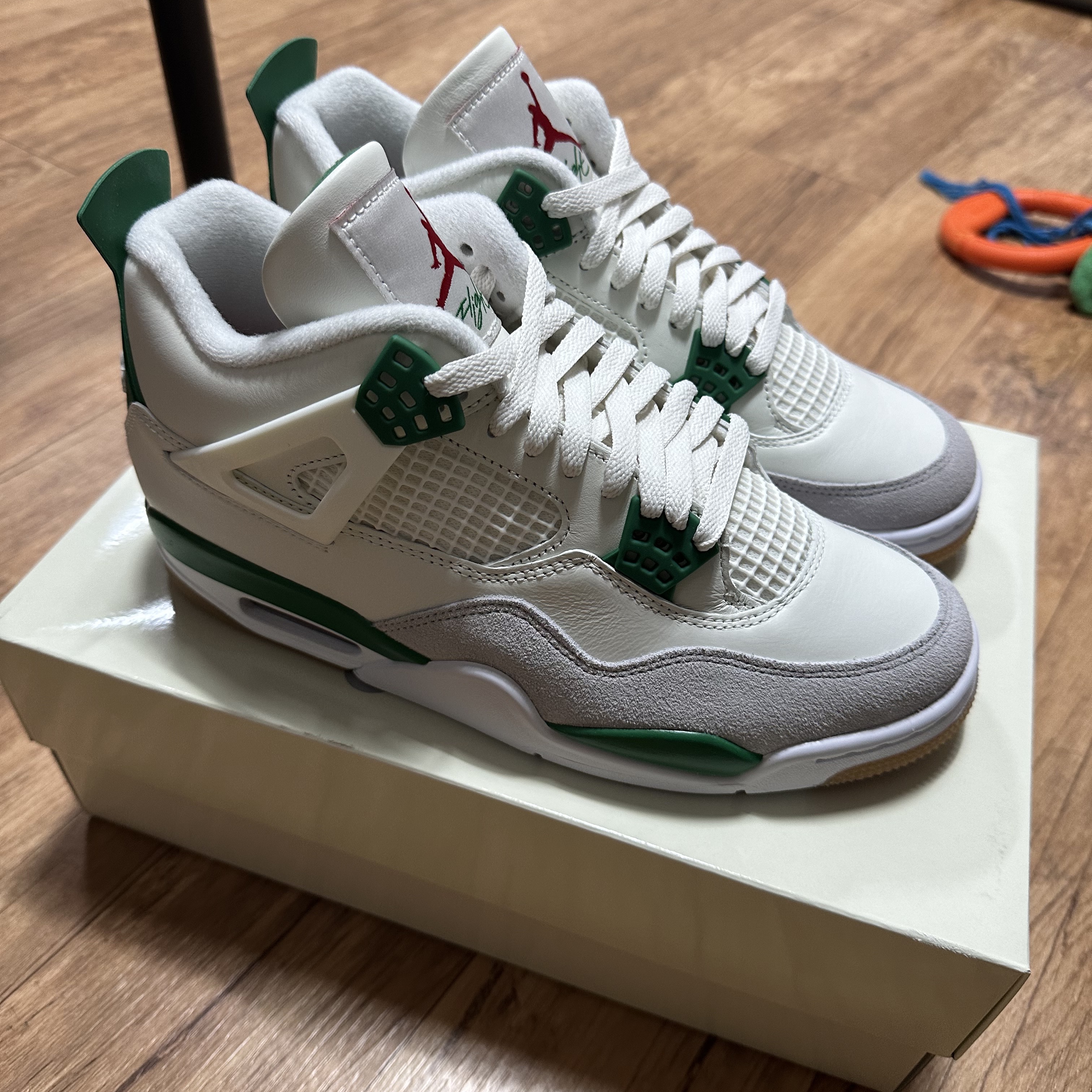 Jordan 4 x Nike SB Retro SP Pine Green 착용 스타일 - 2