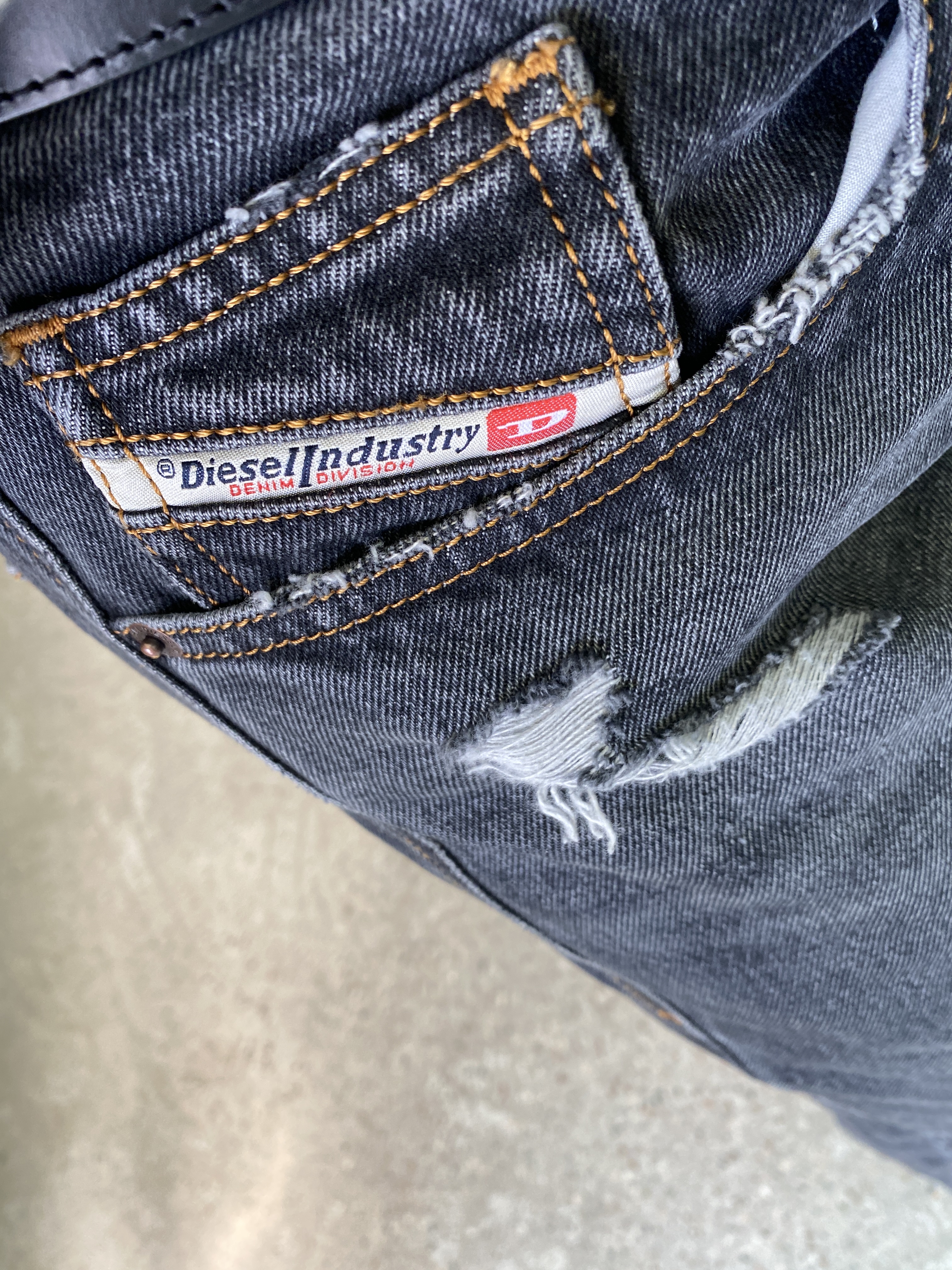 Diesel D-Rise 007f6 Straight Jeans Black Dark Grey, Asics x Andersson Bell HN2-S Protoblast Black 착용 스타일 - 3