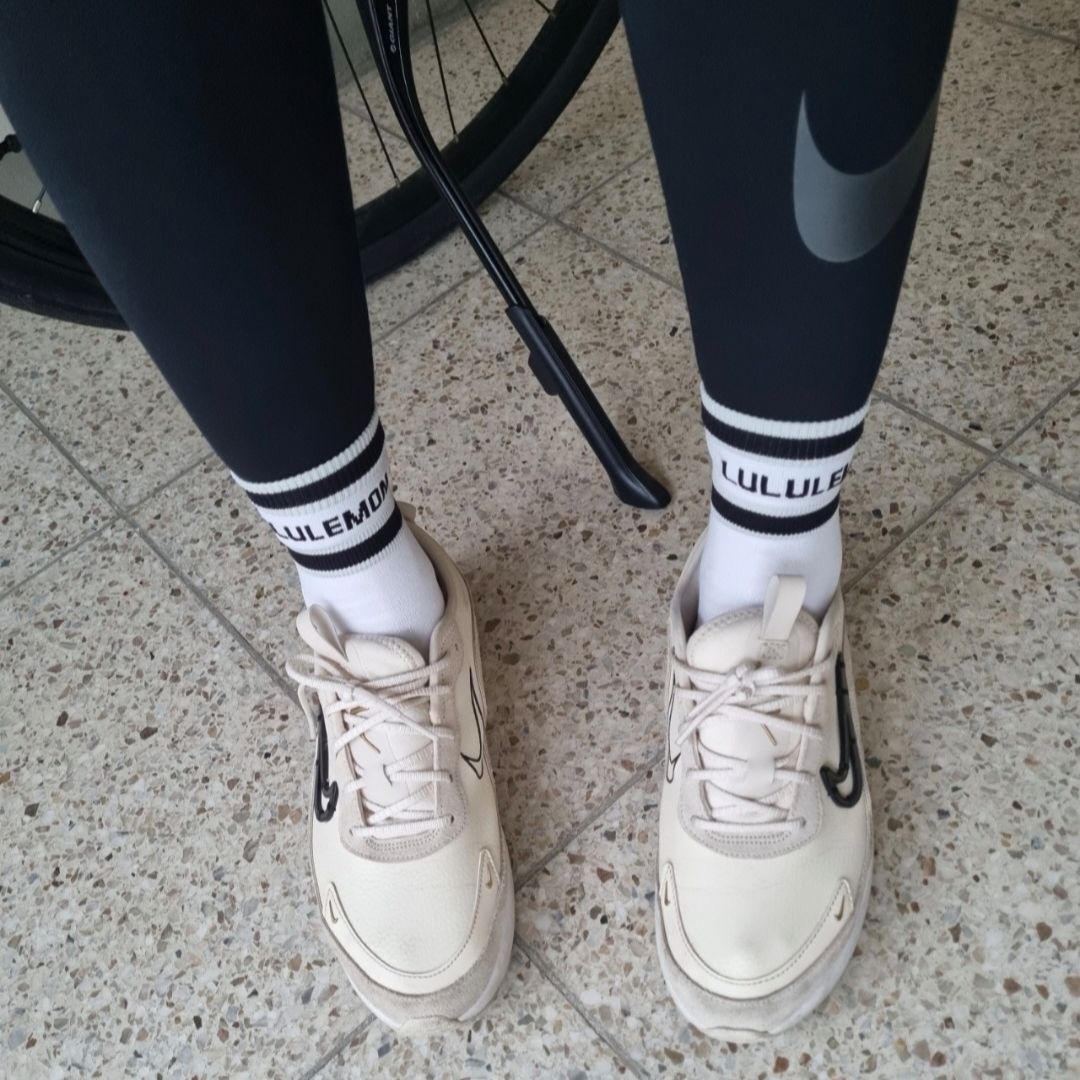 (W) Nike Air Max Dia SE Light Cream 착용 스타일