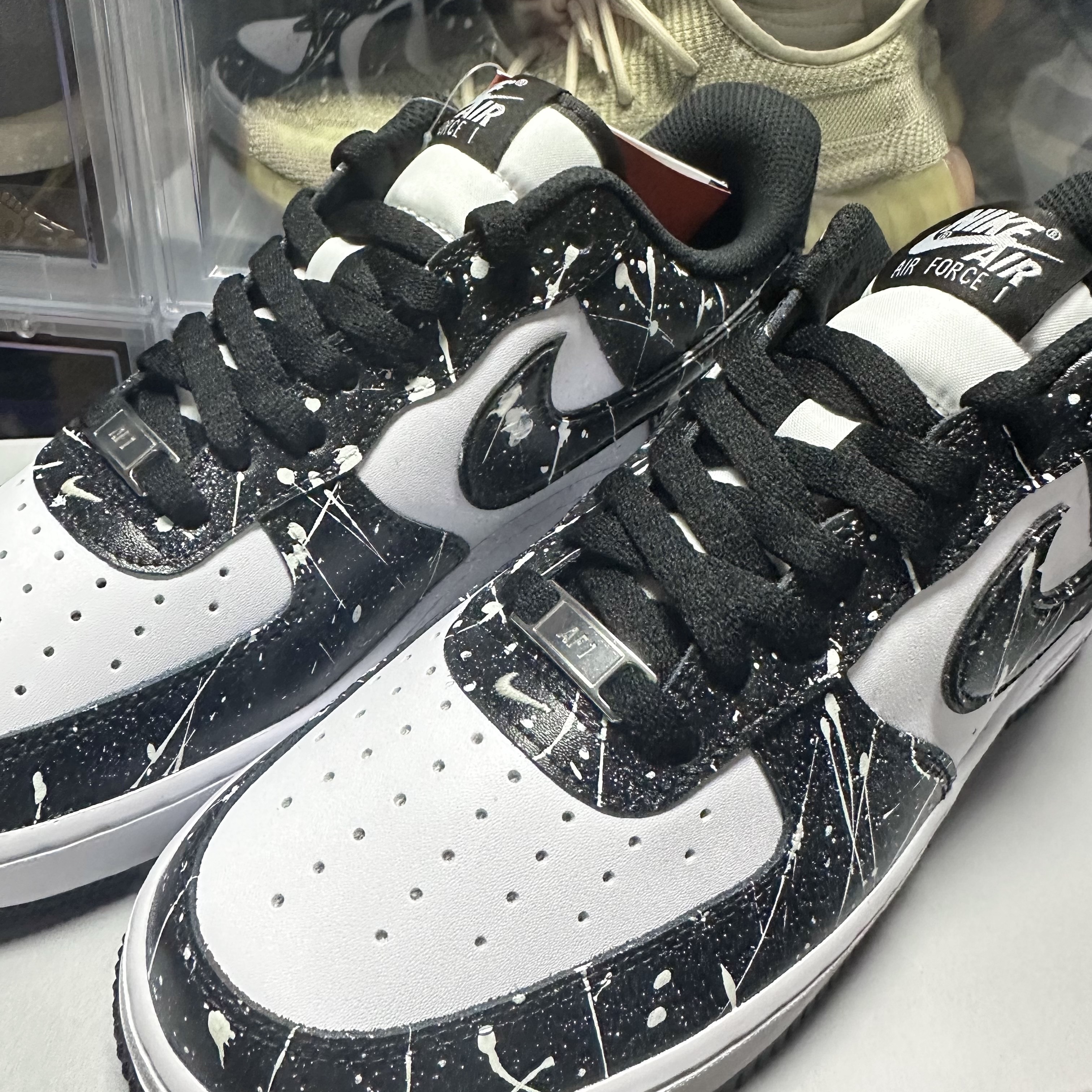 Nike Air Force 1 '07 Black White 착용 스타일 - 4