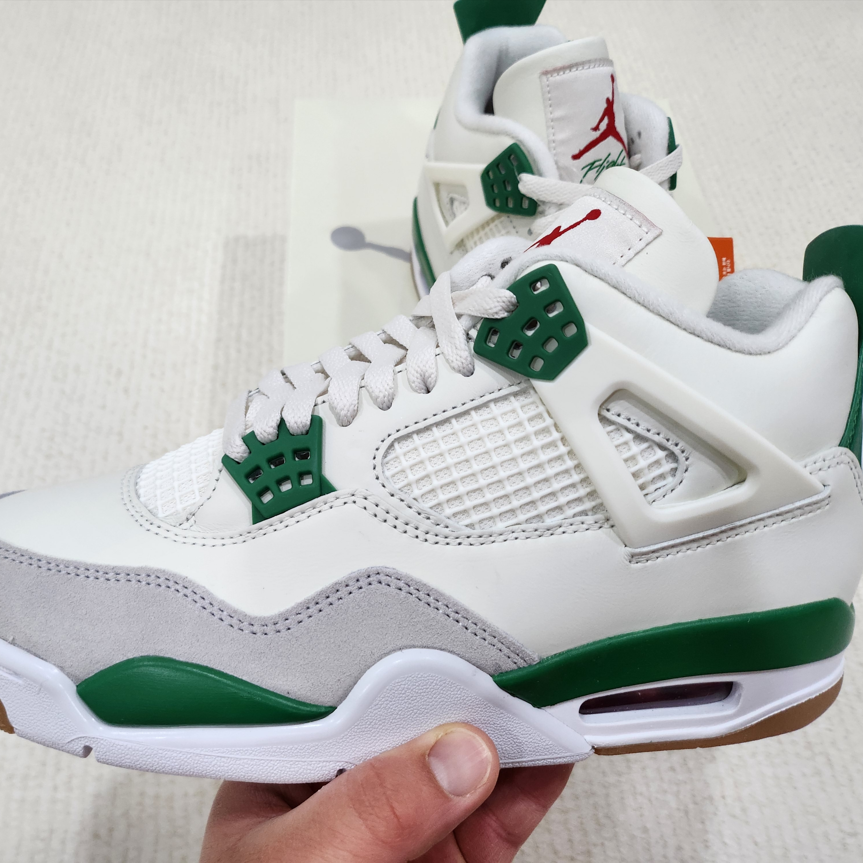 Jordan 4 x Nike SB Retro SP Pine Green 착용 스타일 - 2