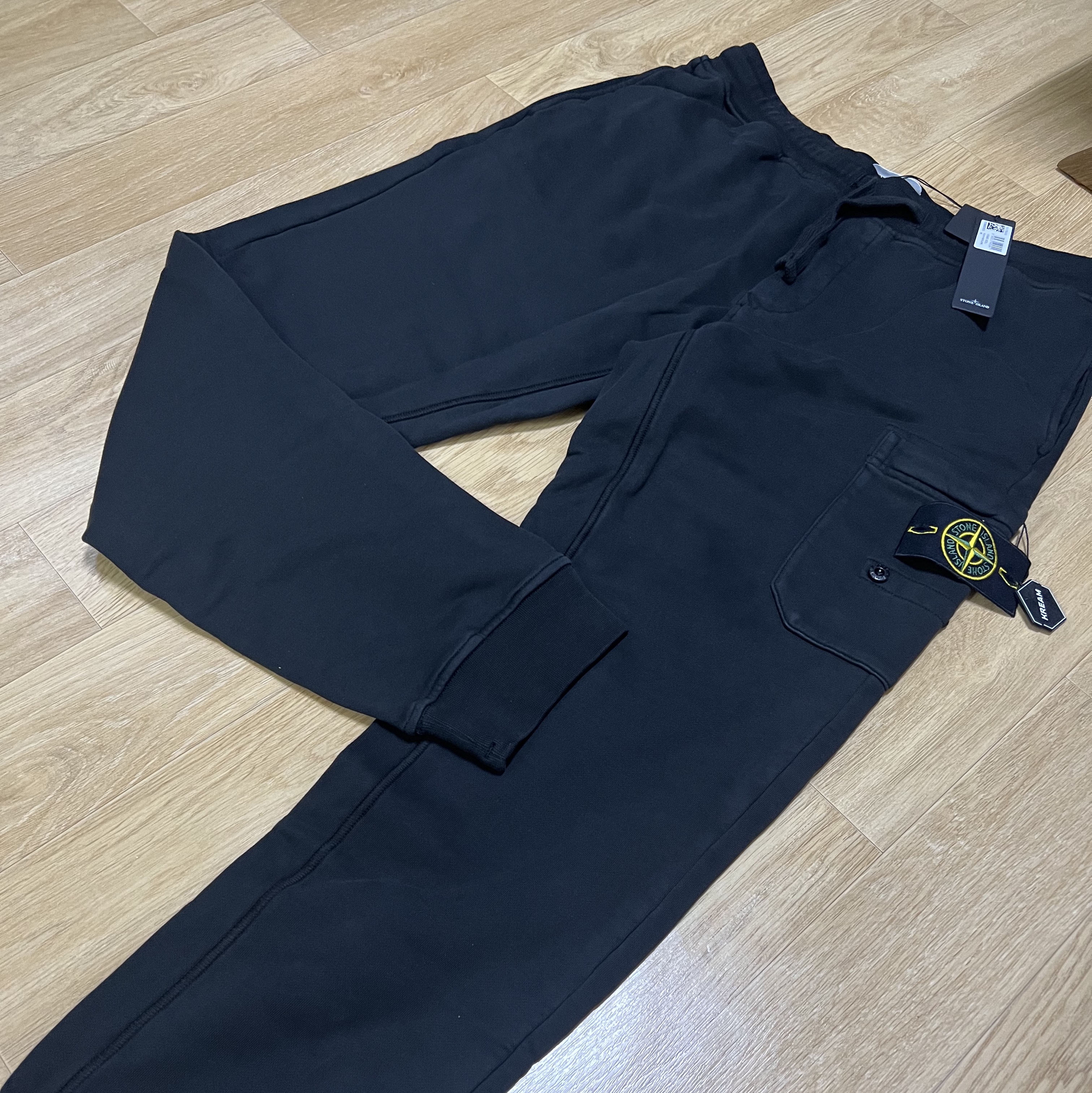 Stone Island 64551 Cotton Fleece Cargo Pants Black - 23SS 착용 스타일