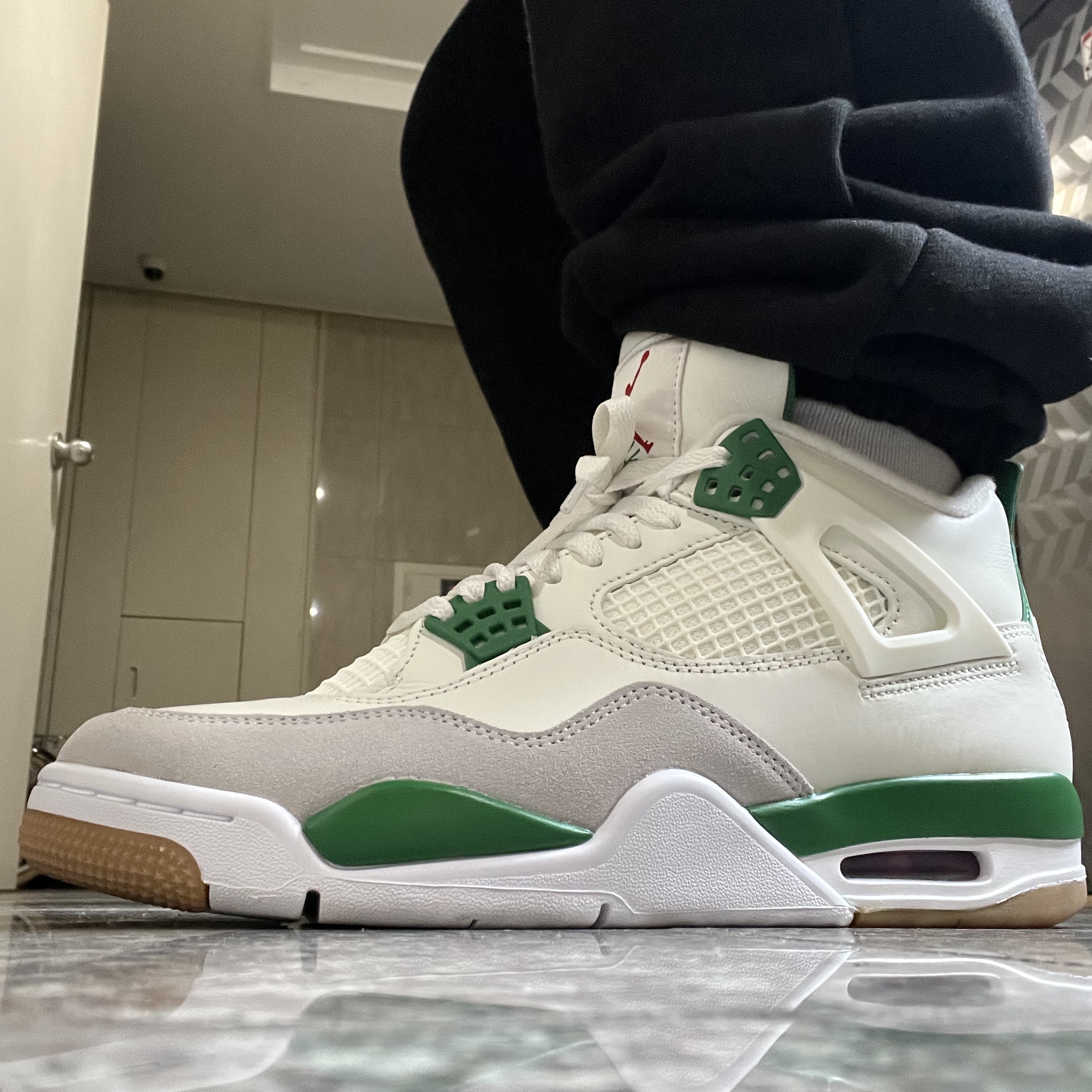 Jordan 4 x Nike SB Retro SP Pine Green 착용 스타일 - 2