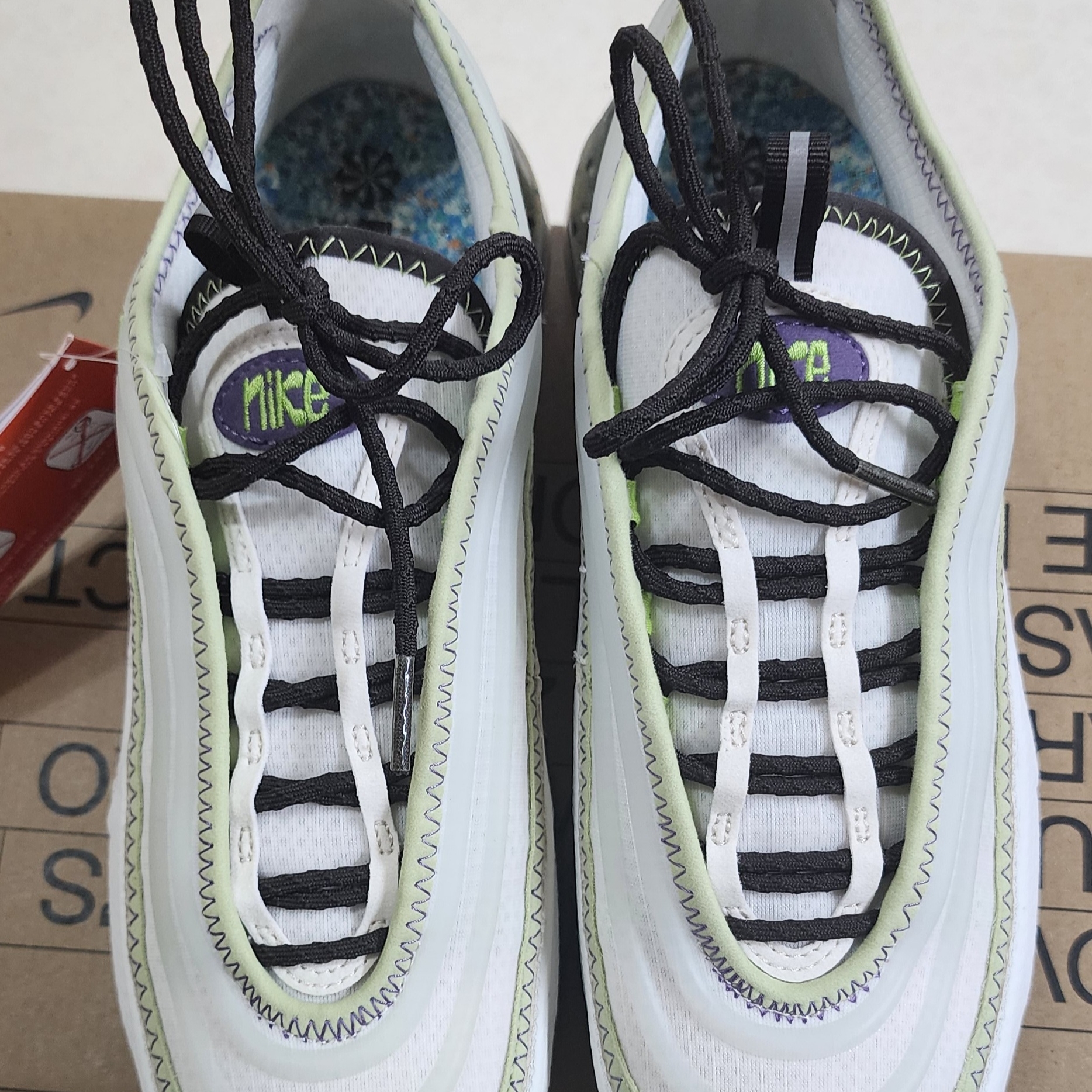 Nike Air Max Terrascape 97 Phantom and Vivid Green 착용 스타일 - 1