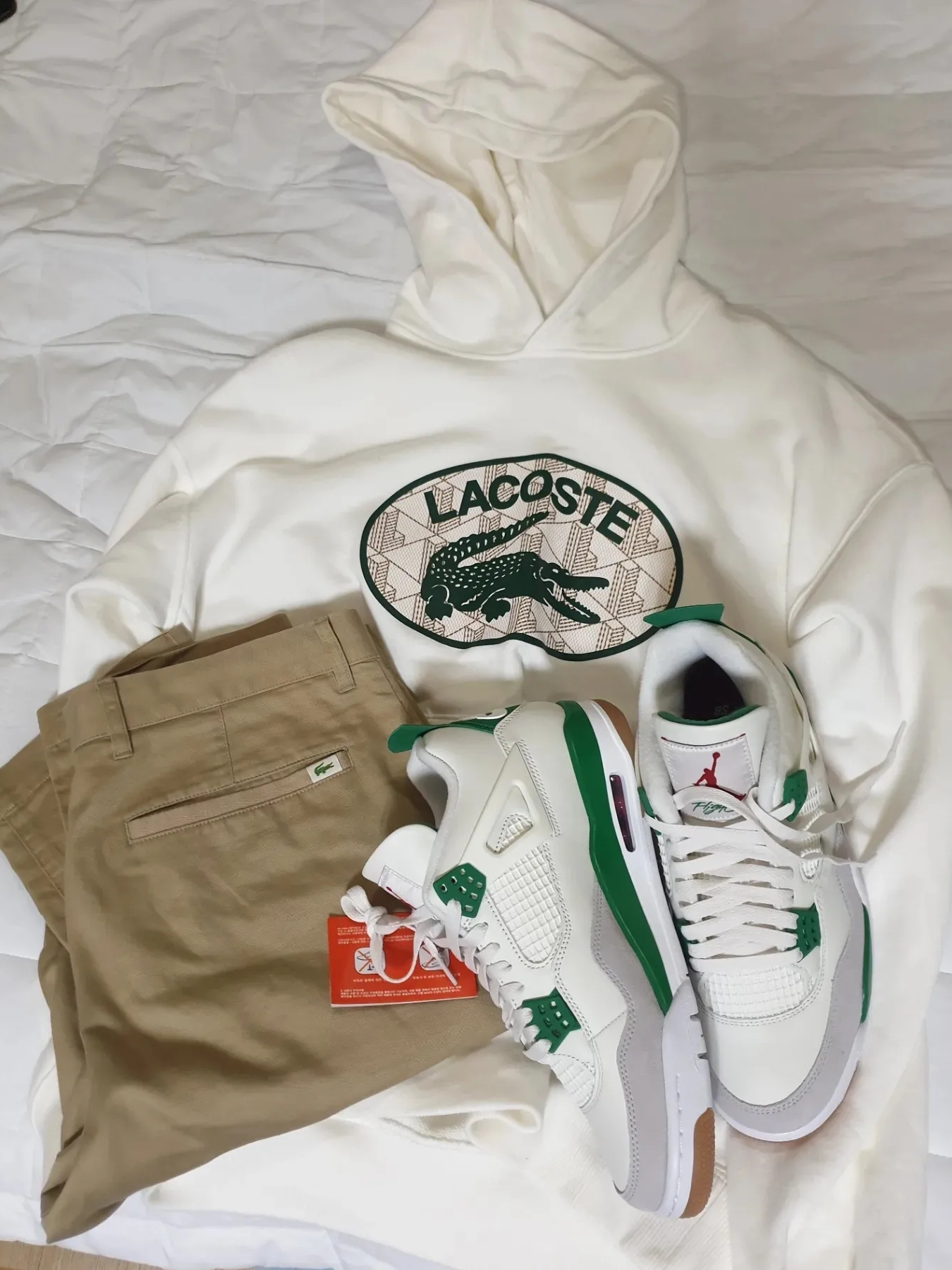 Jordan 4 x Nike SB Retro SP Pine Green, Jordan 1 Retro High OG University Gold Light Bordeaux 착용 스타일 - 4
