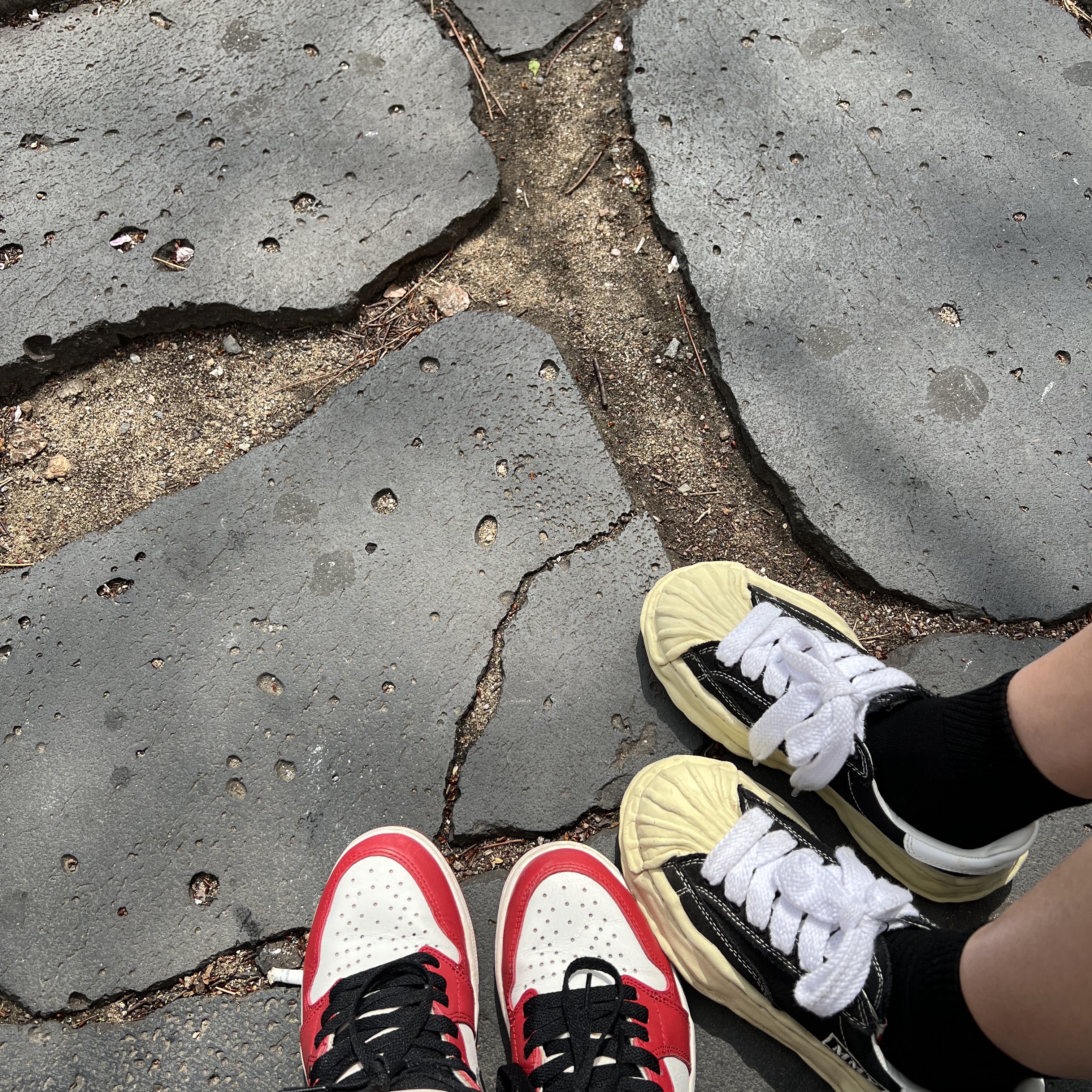 Jordan 1 Retro High OG Chicago 2022, Maison Mihara Yasuhiro Blakey VL OG Sole Canvas Low-top Sneakers Black 착용 스타일