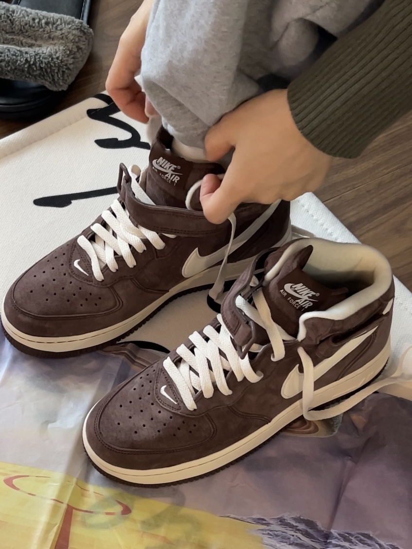 Nike Air Force 1 Mid '07 QS Chocolate 착용 스타일 - 1
