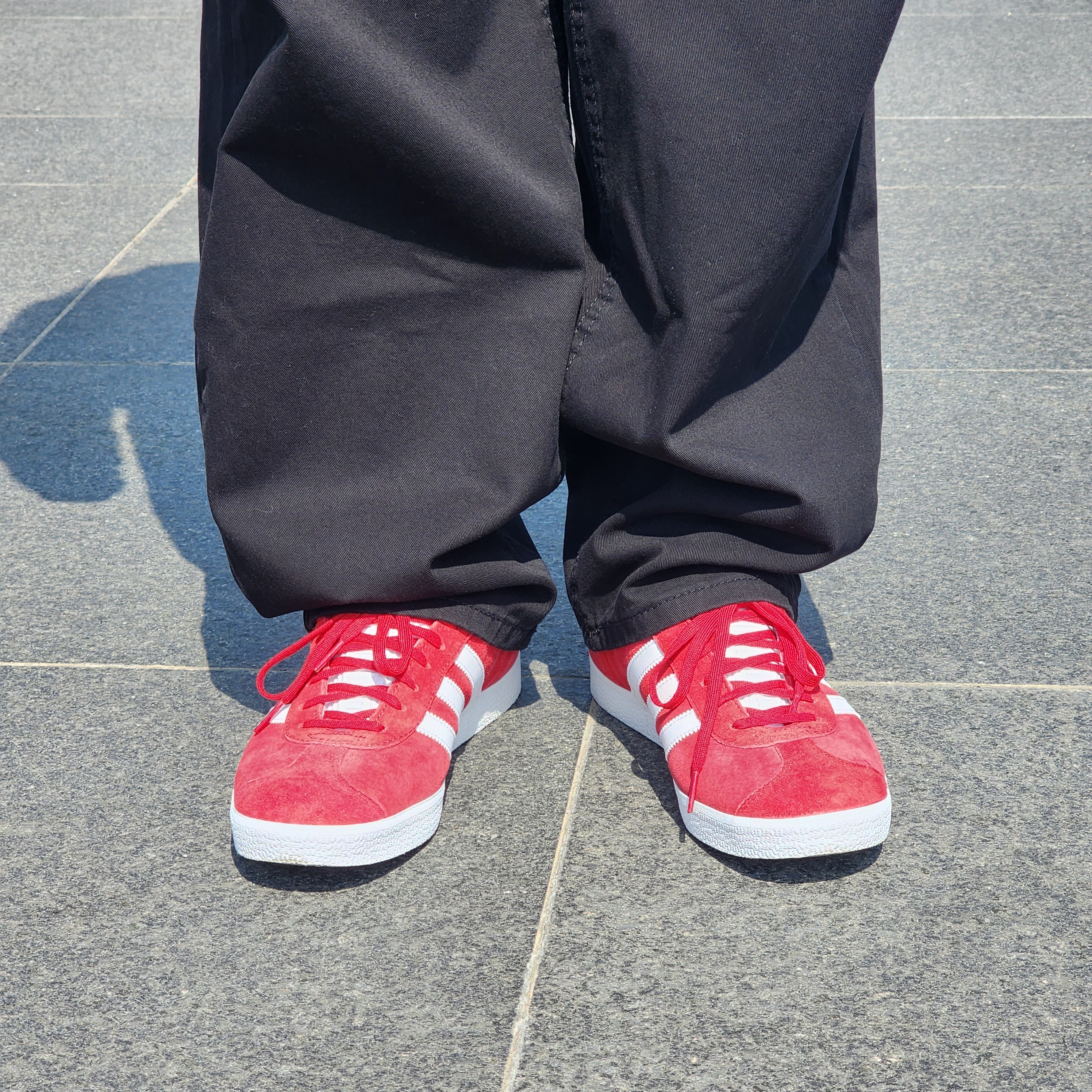 Adidas Gazelle Power Red 착용 스타일 - 2