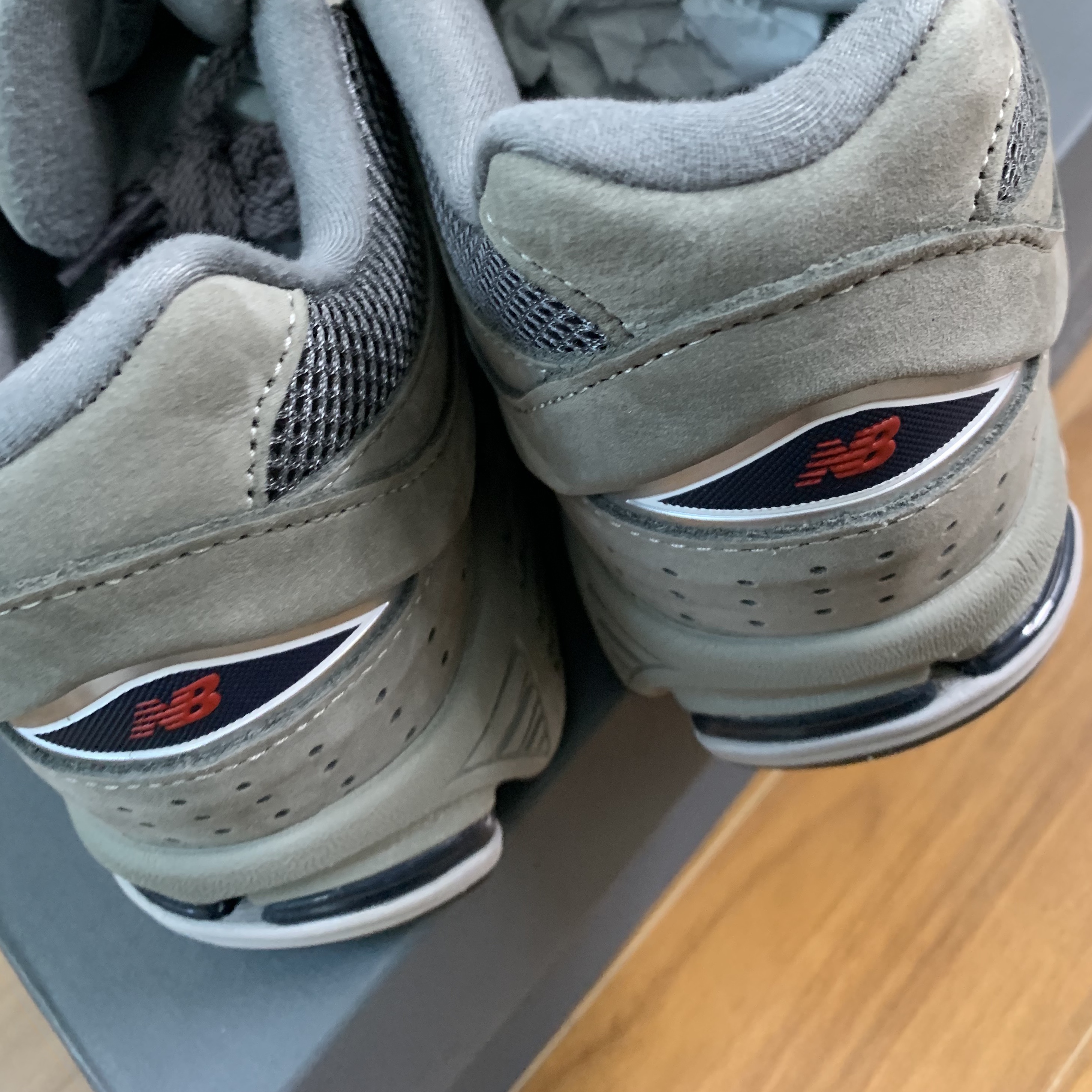 New Balance 2002R Gray 착용 스타일 - 2