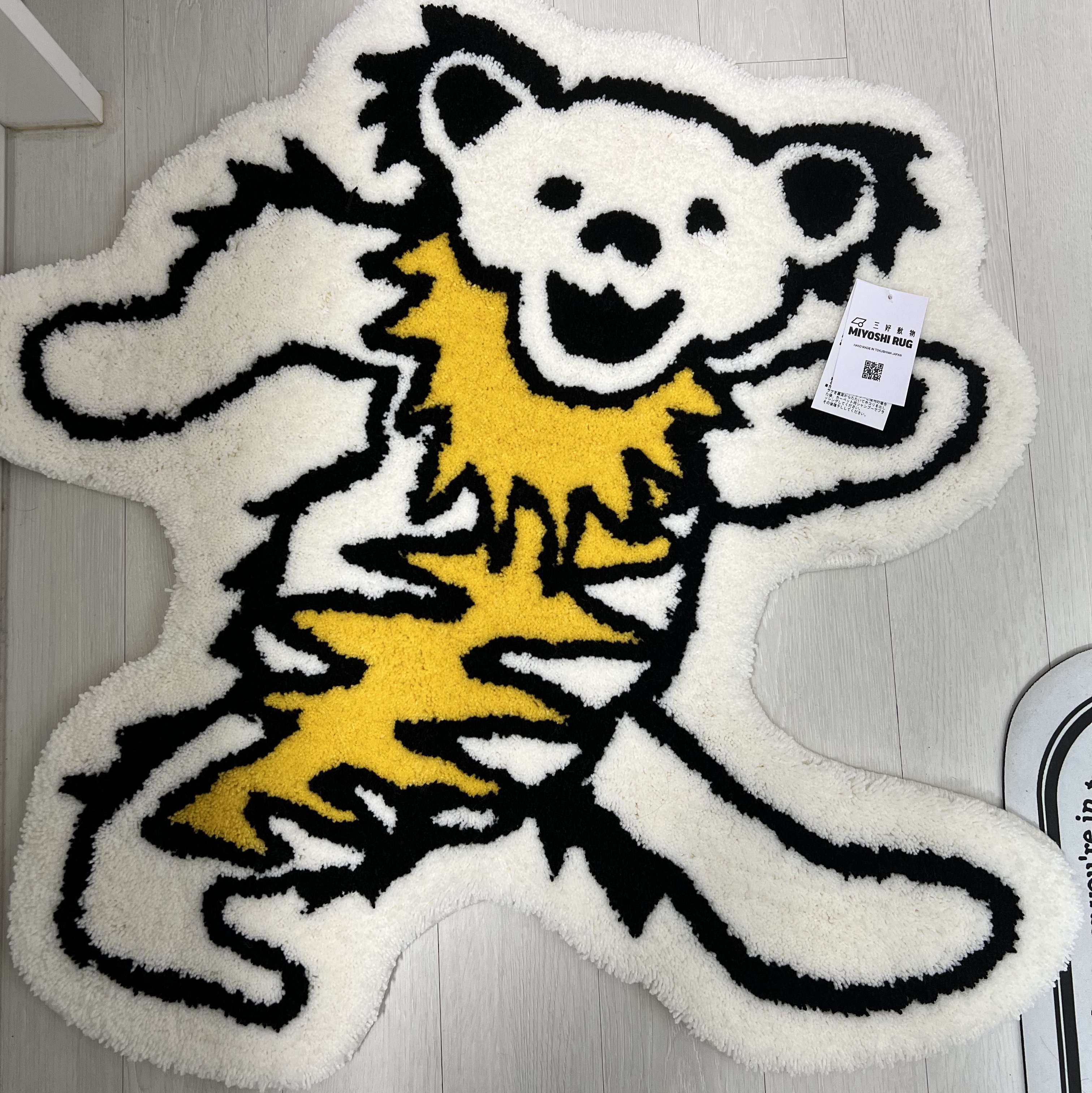 Thisisneverthat x Grateful Dead Dancing Bear Rug Natural 착용 스타일