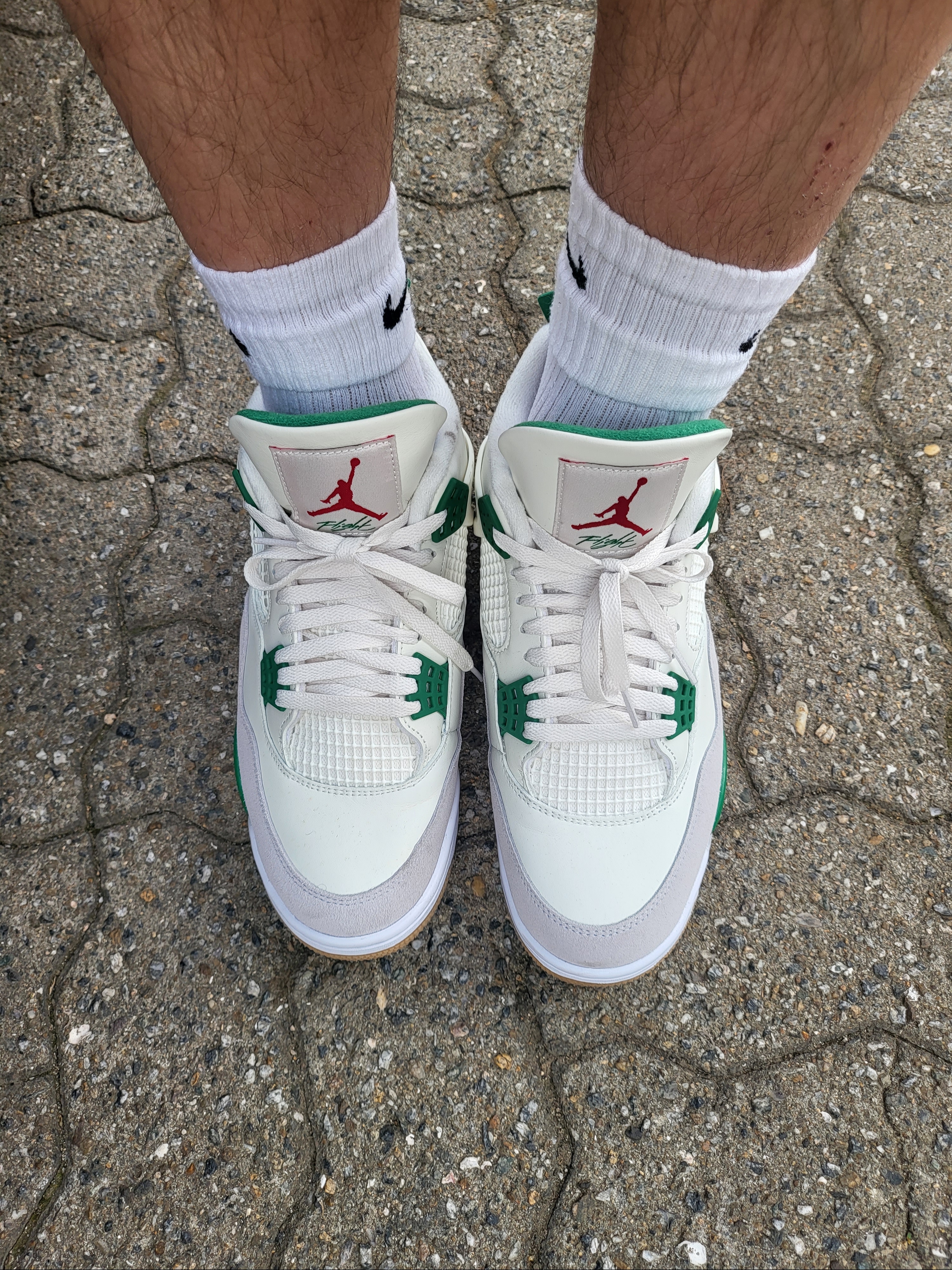 Jordan 4 x Nike SB Retro SP Pine Green 착용 스타일 - 5