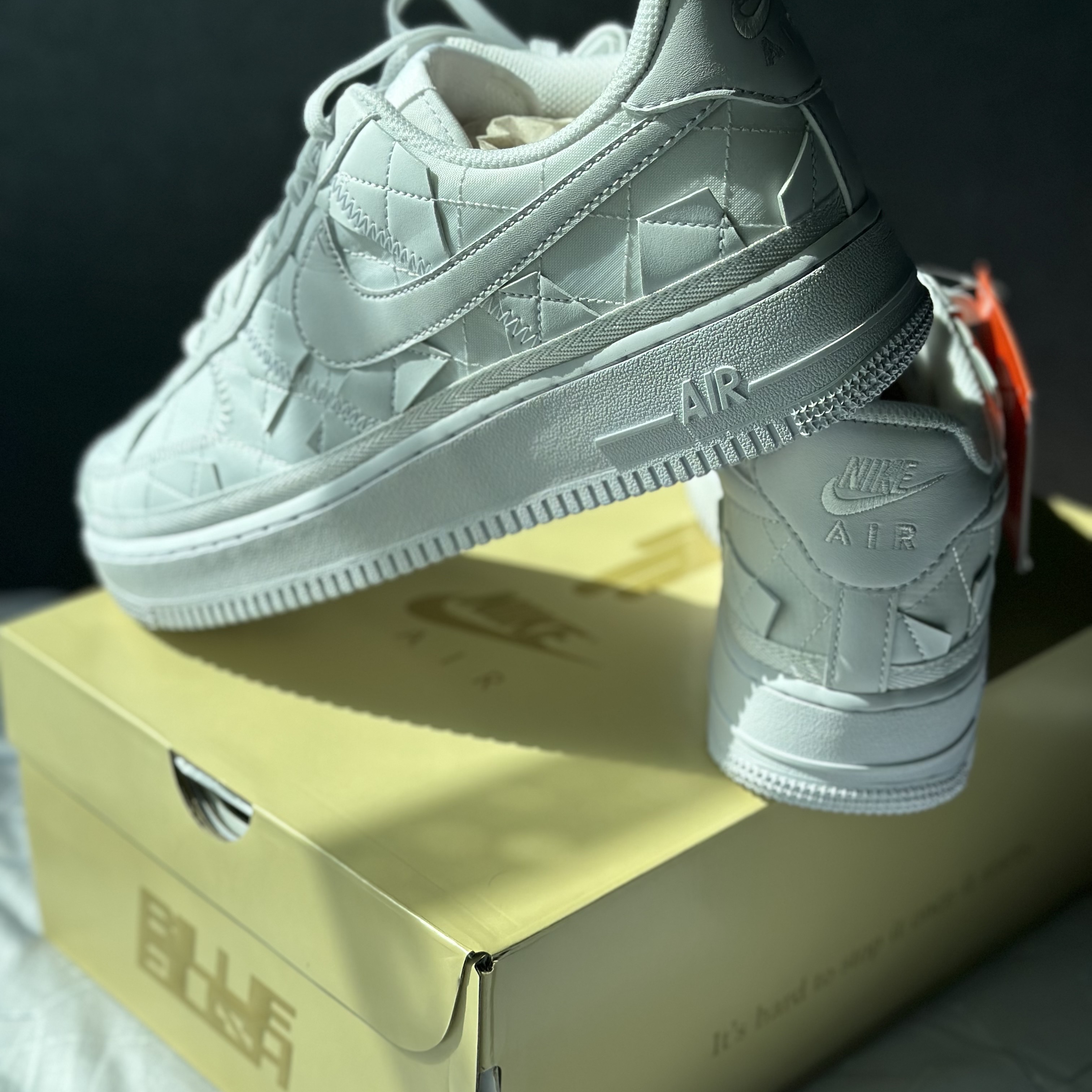 Nike x Billie Eilish Air Force 1 Low SP Triple White 착용 스타일 - 2