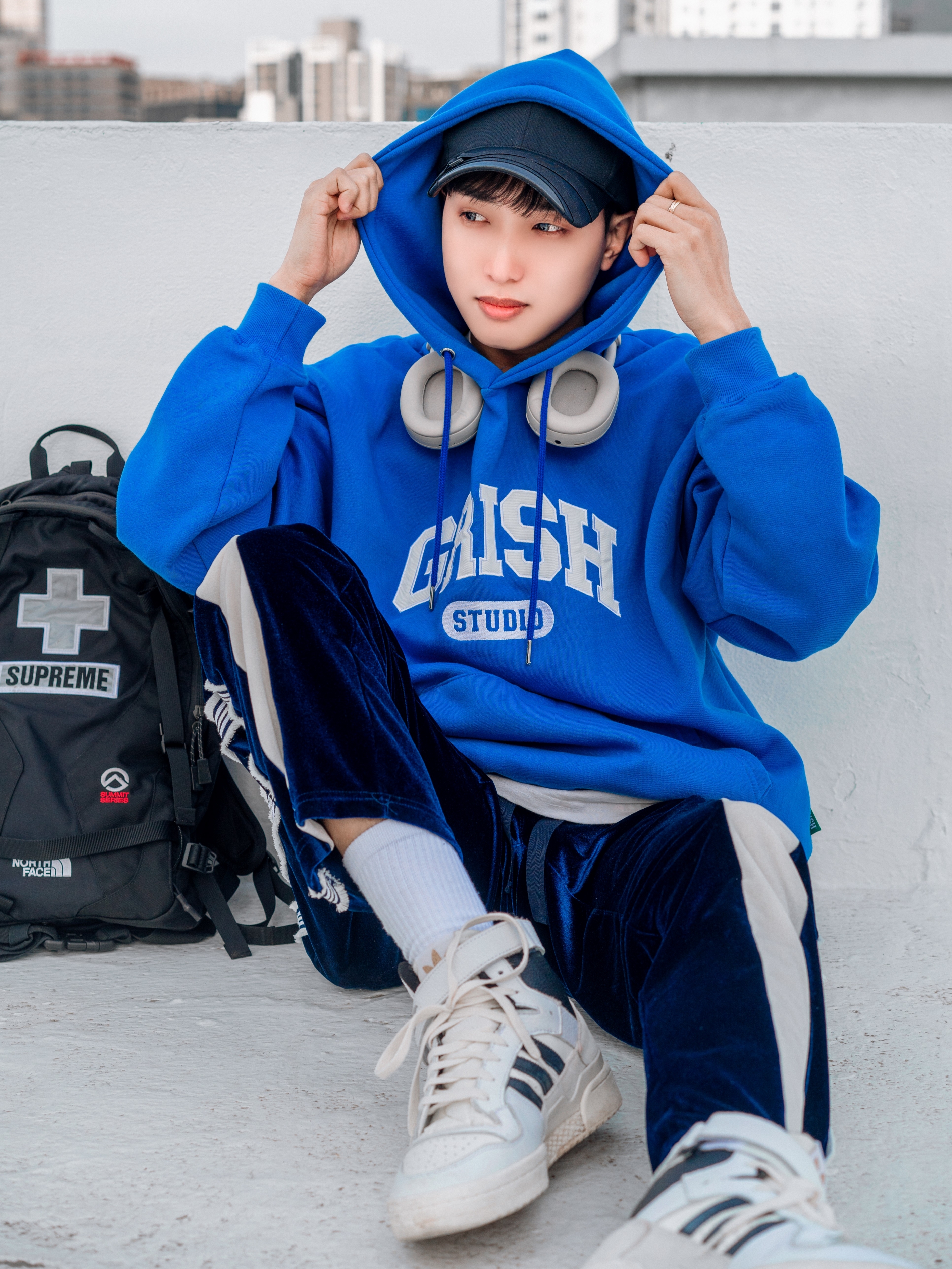 Adidas Forum 84 High Cloud White, Sony WH-1000XM5 Silver (Korean Ver.) 착용 스타일 - 1