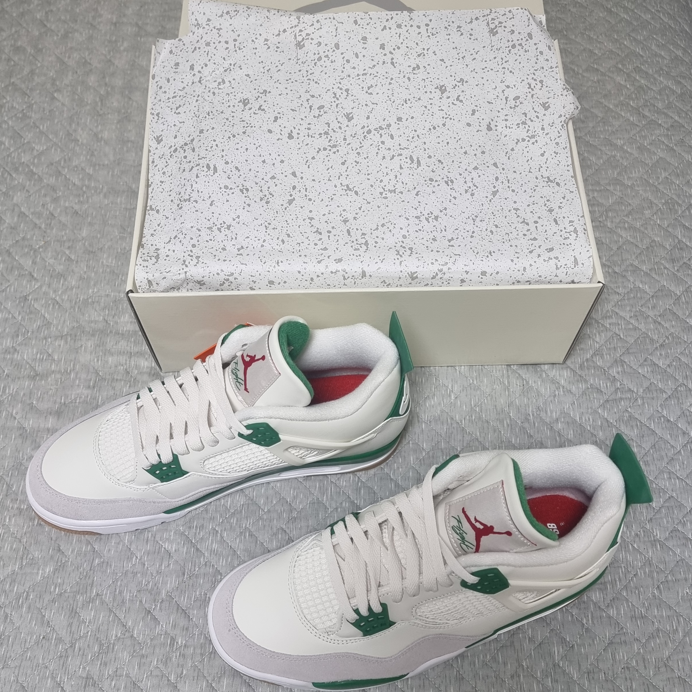 Jordan 4 x Nike SB Retro SP Pine Green 착용 스타일 - 1