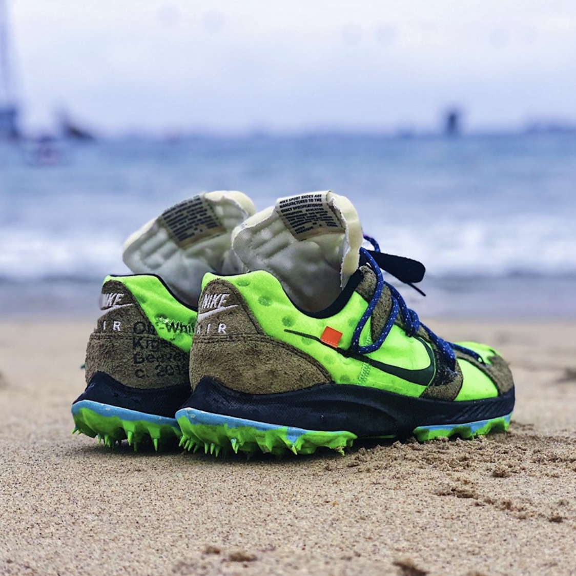 (W) Nike x Off-White Zoom Terra Kiger 5 Electric Green 착용 스타일