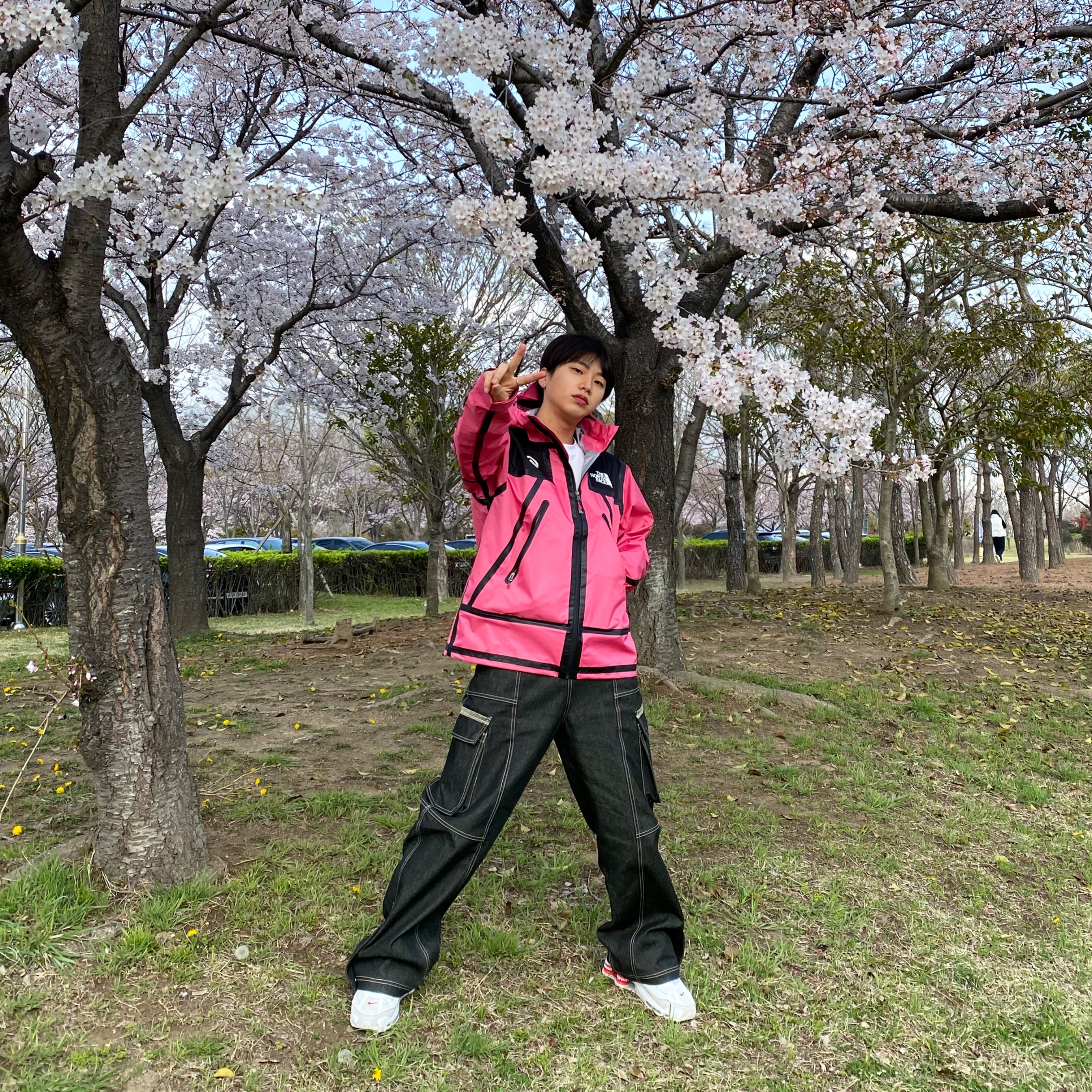 Supreme x The North Face Summit Series Outer Tape Seam Jacket Pink - 21SS, Nike x Supreme Shox Ride 2 SP White 착용 스타일 - 2