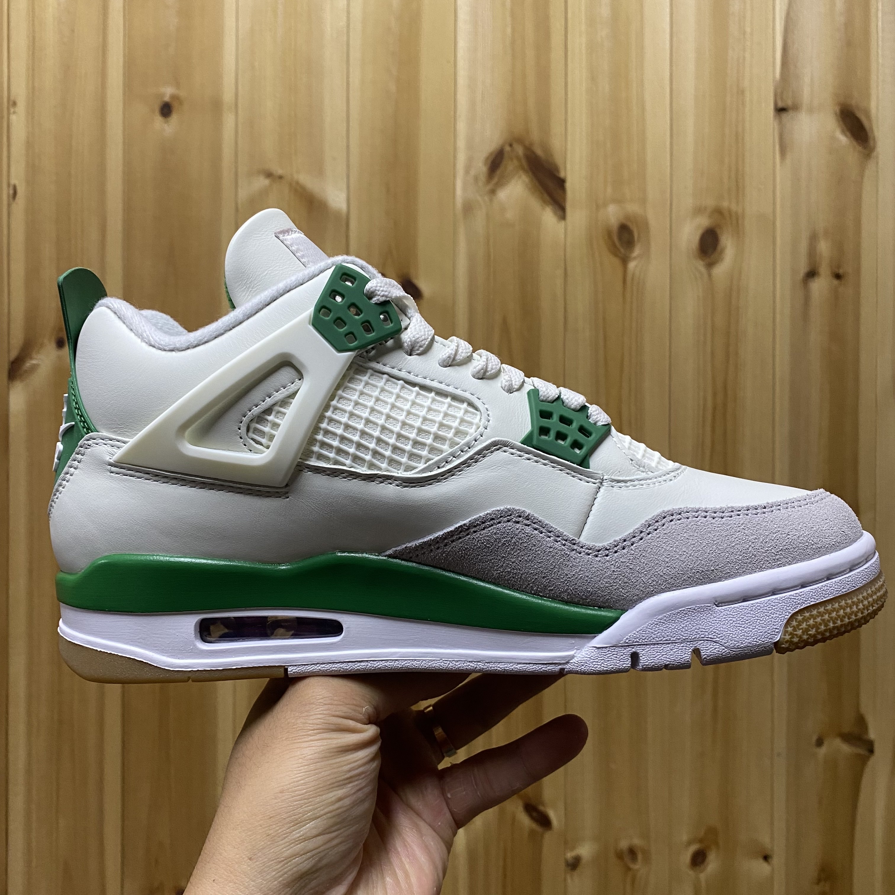 Jordan 4 x Nike SB Retro SP Pine Green 착용 스타일 - 1