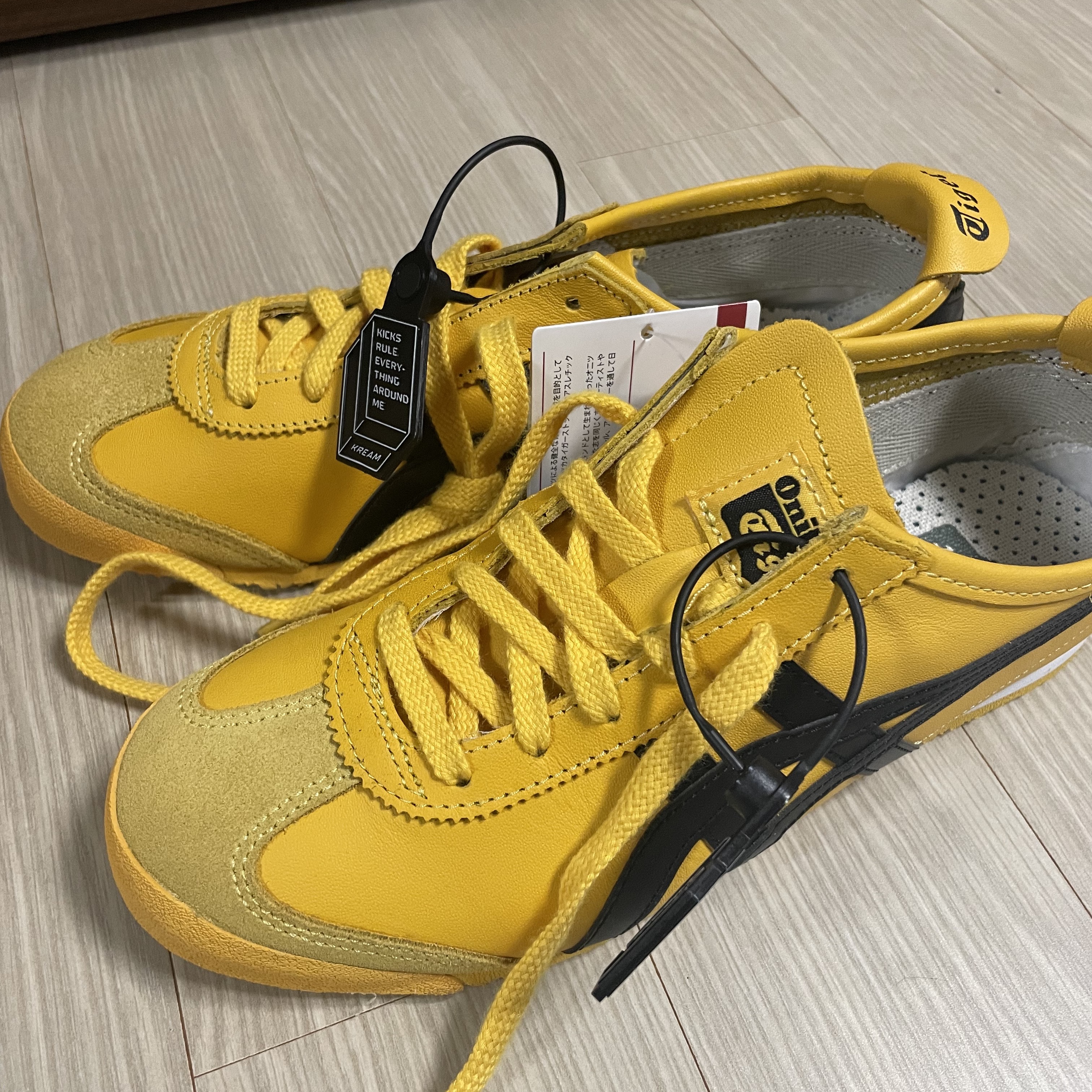 Onitsuka Tiger Mexico 66 Yellow Black 착용 스타일