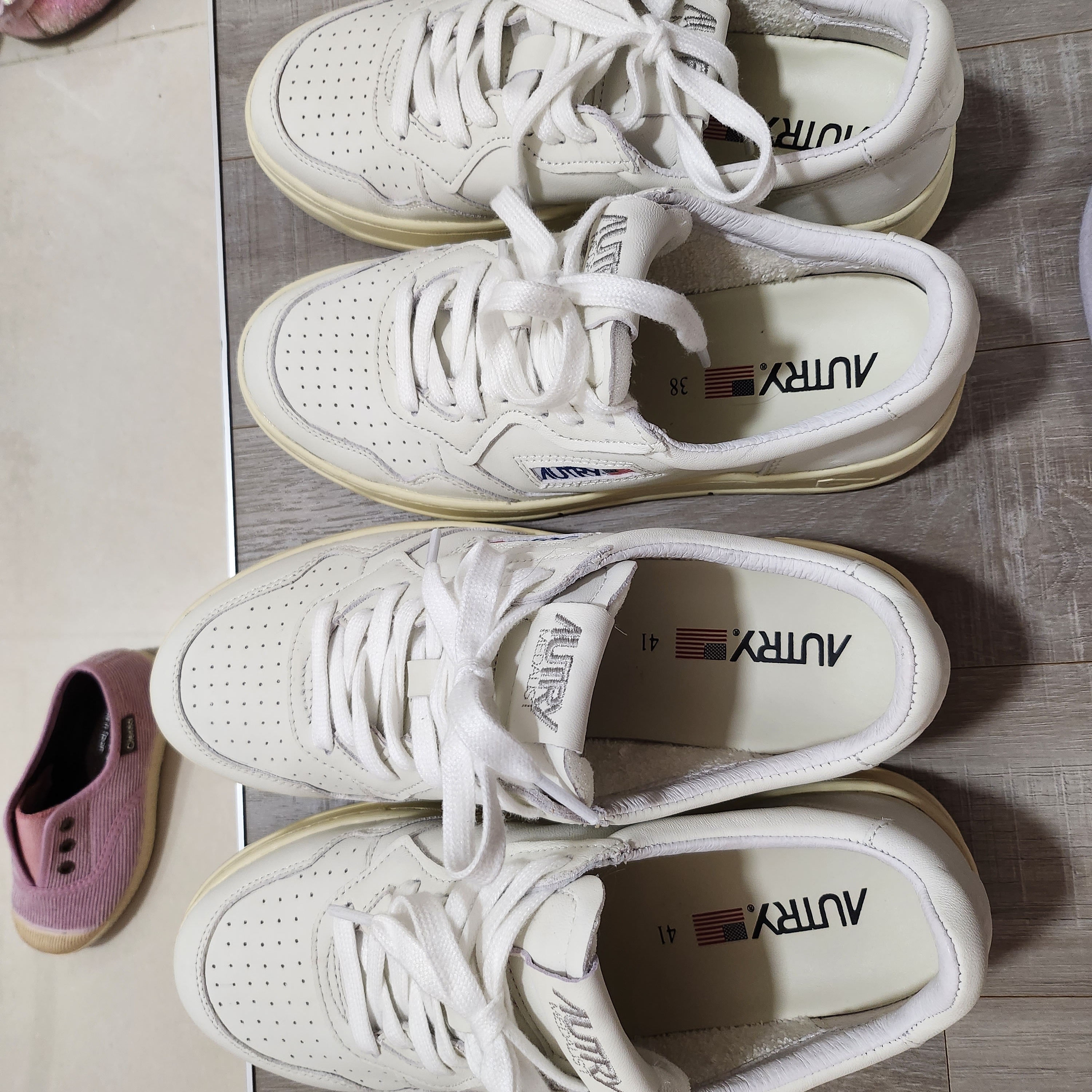 Autry Medalist Low Goatskin Sneakers White, (W) Autry Medalist Low Goatskin Sneakers White 착용 스타일
