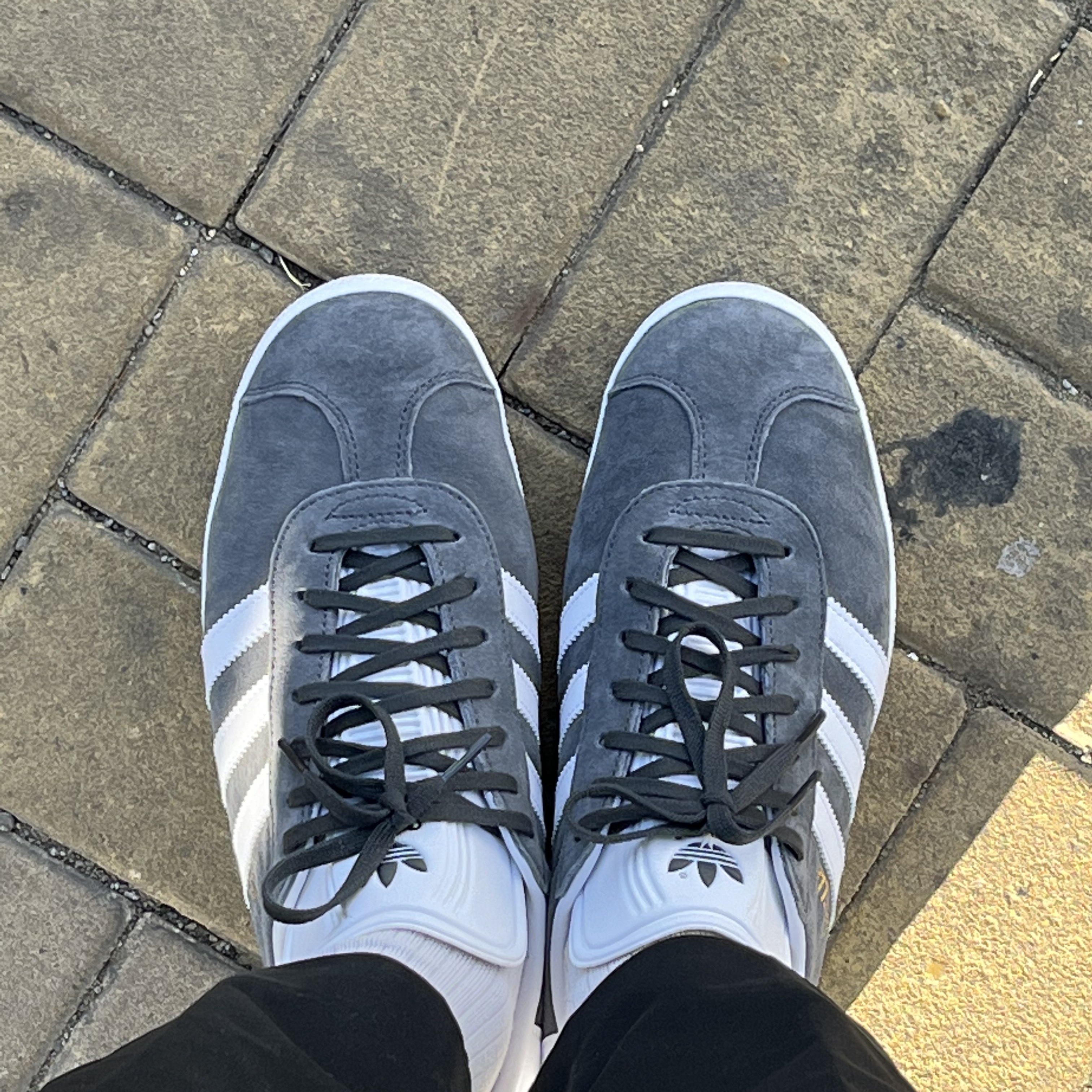 Adidas Gazelle Solid Grey 착용 스타일