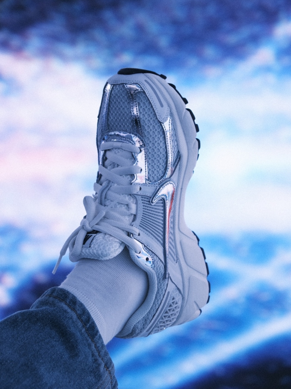 (W) Nike Zoom Vomero 5 Photon Dust and Metallic Silver 착용 스타일