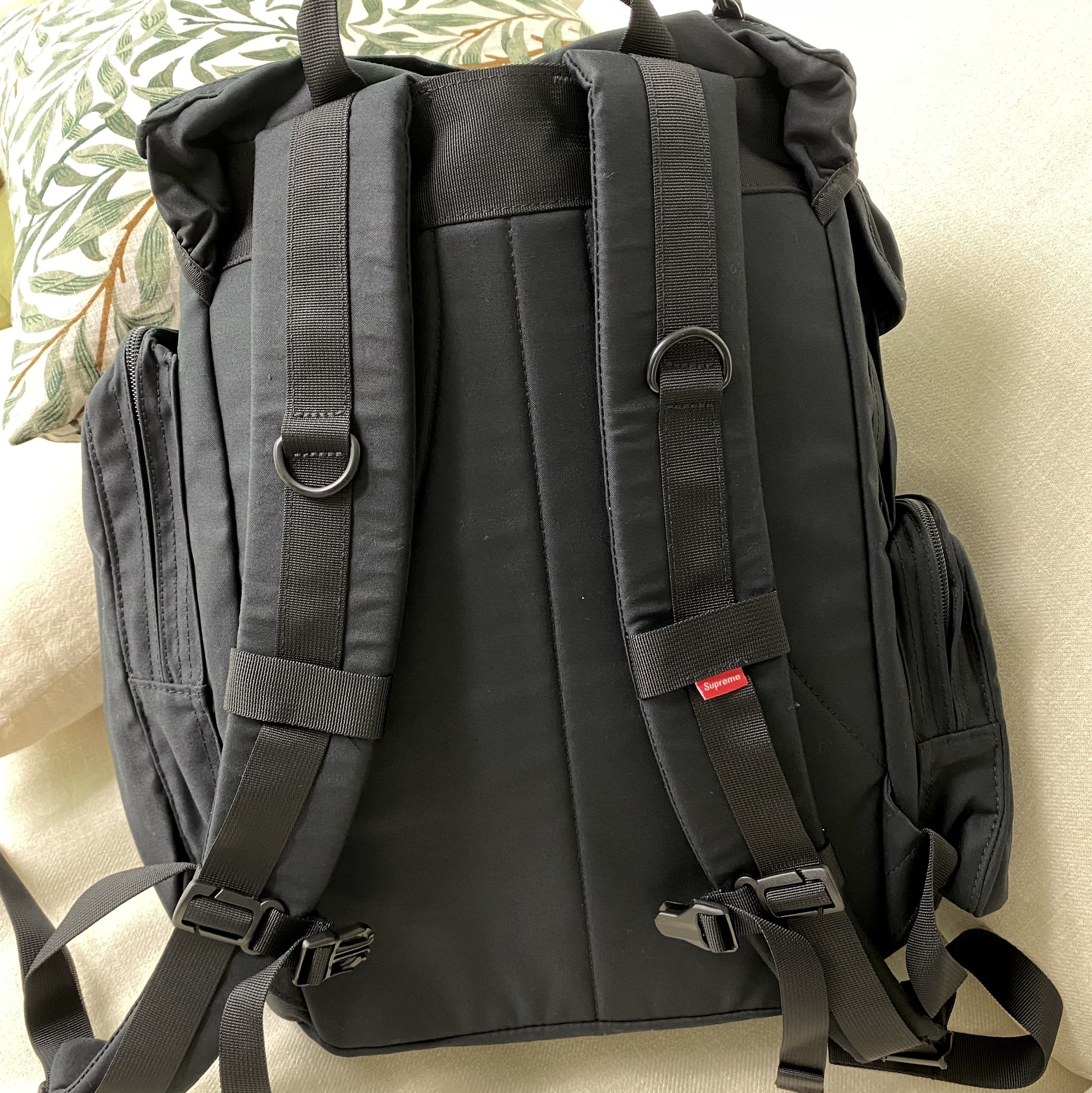 Supreme Field Backpack Black - 23SS 착용 스타일 - 2