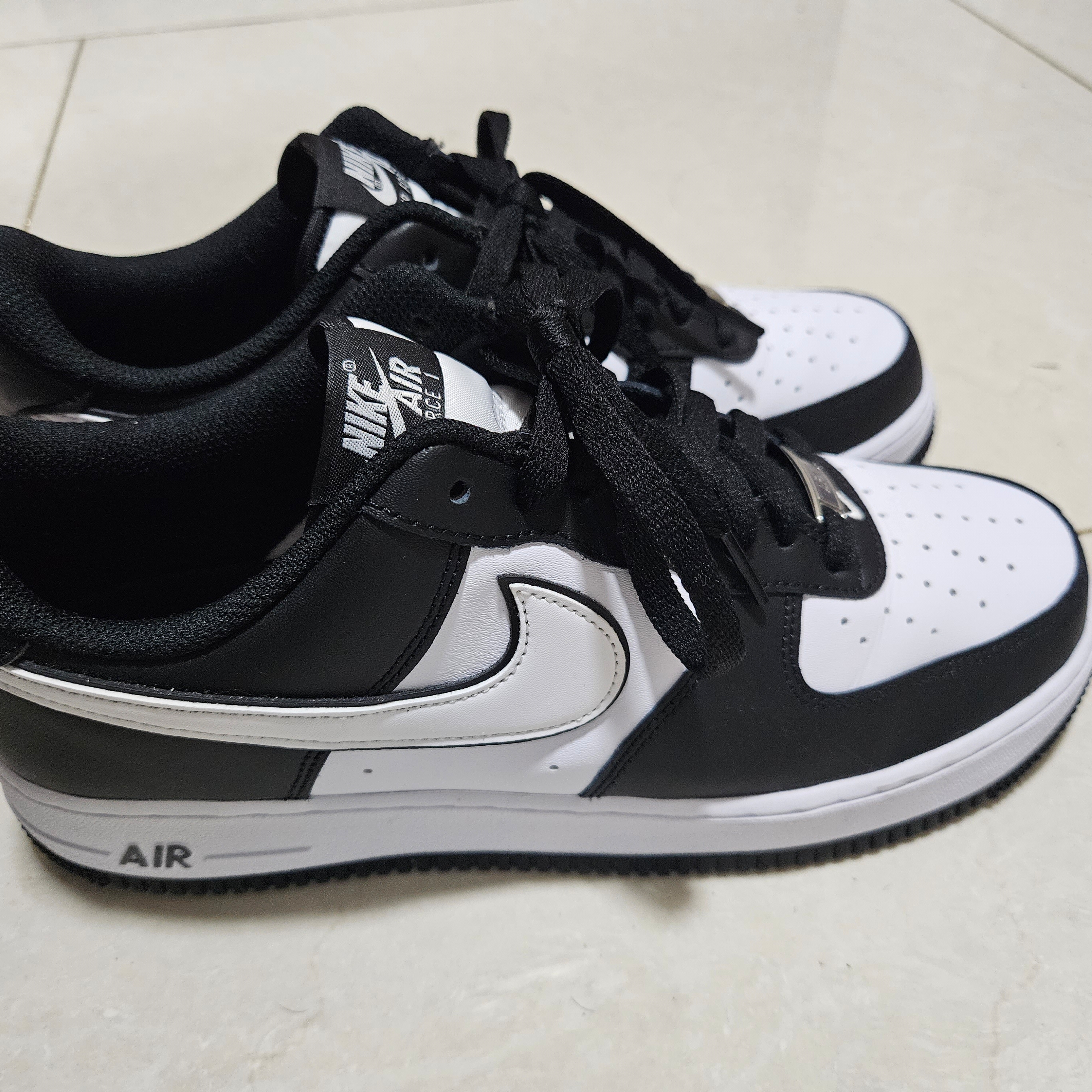 Nike Air Force 1 '07 Black White 착용 스타일