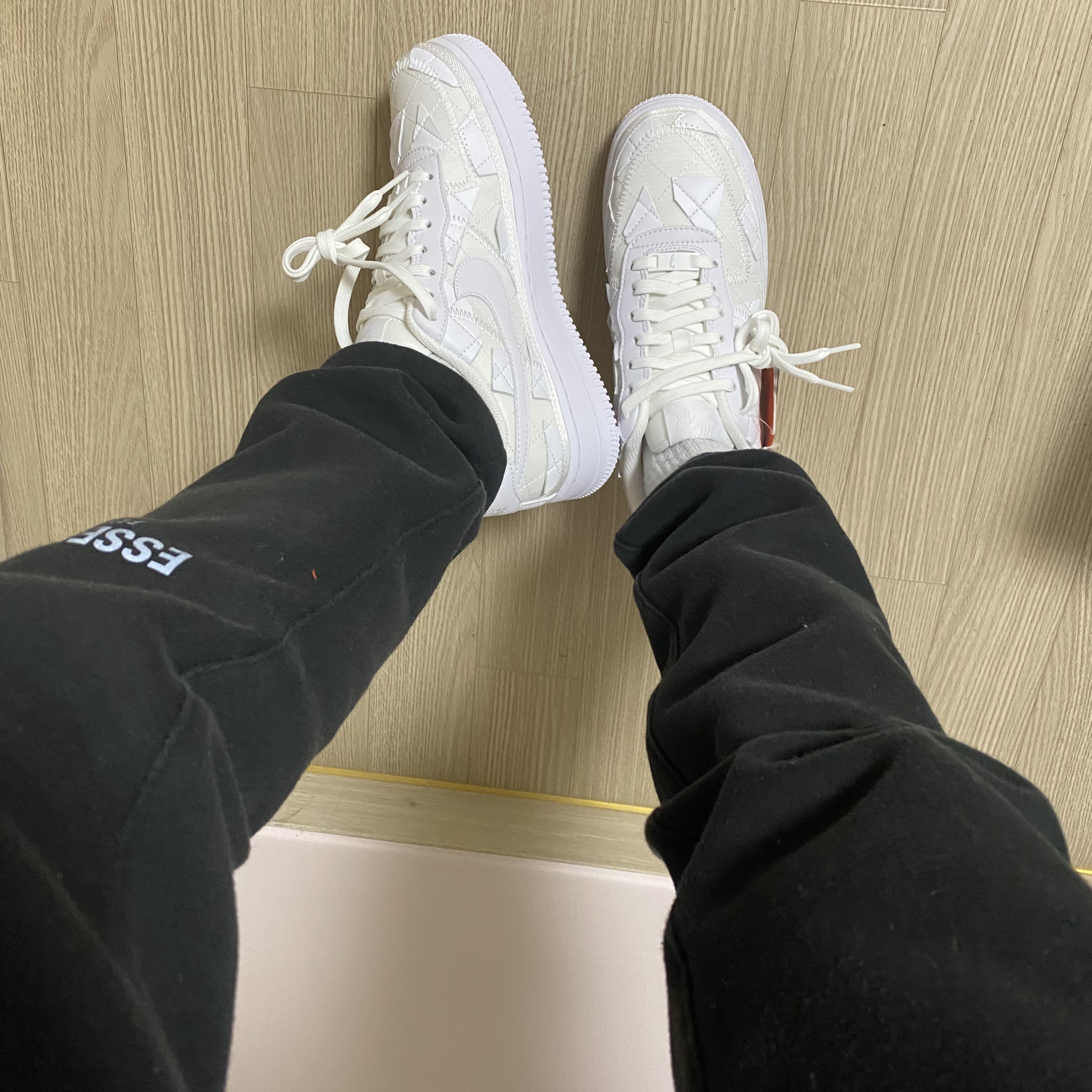 Nike x Billie Eilish Air Force 1 Low SP Triple White 착용 스타일 - 2