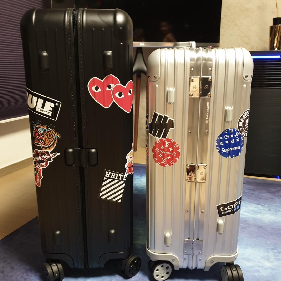 Rimowa Essential Check-In Large Polycarbonate Suitcase Matte Black 착용 스타일 - 1