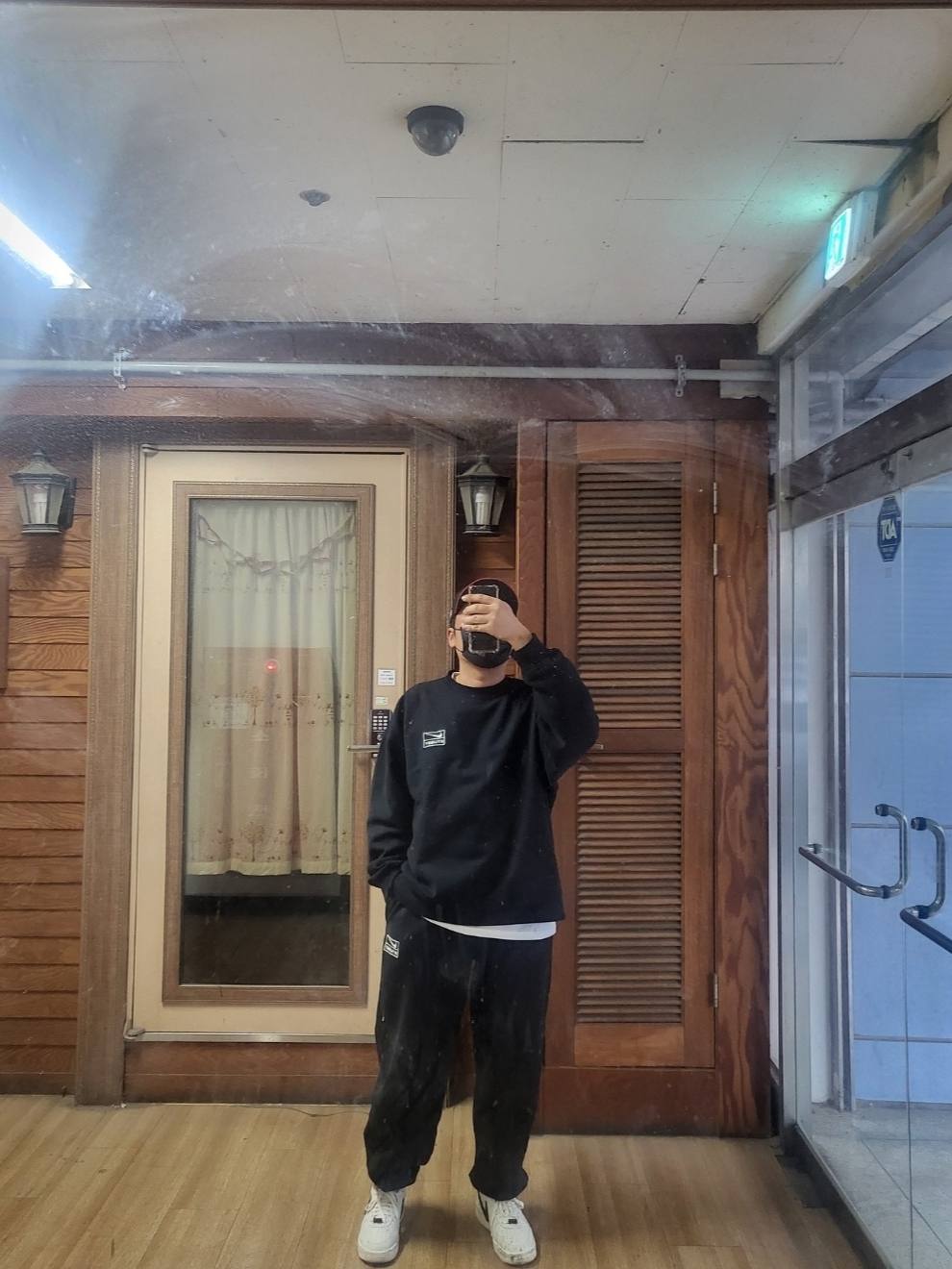 Nike x Stussy NRG Washed Fleece Crewneck Black (DO5310-010), Nike x Stussy NRG Washed Fleece Pants Black (DO5296-010) 착용 스타일
