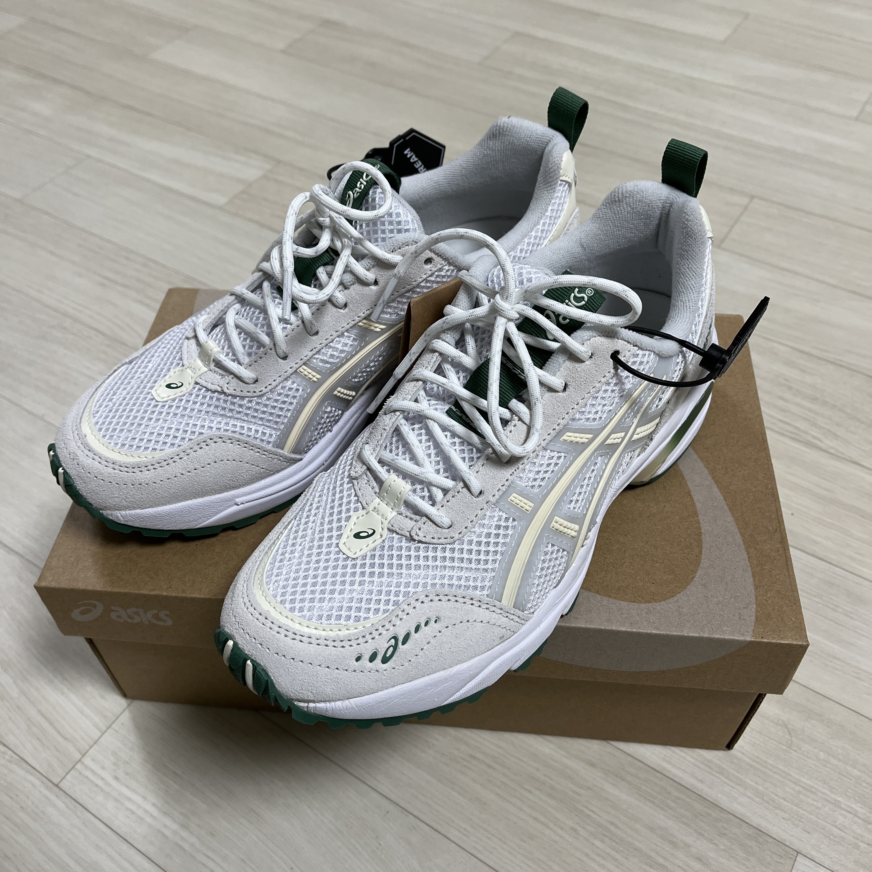 (W) Asics Gel-1090 V2 White Glacier Grey 착용 스타일