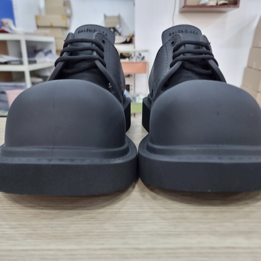 Balenciaga Steroid Derby Black 착용 스타일 - 1