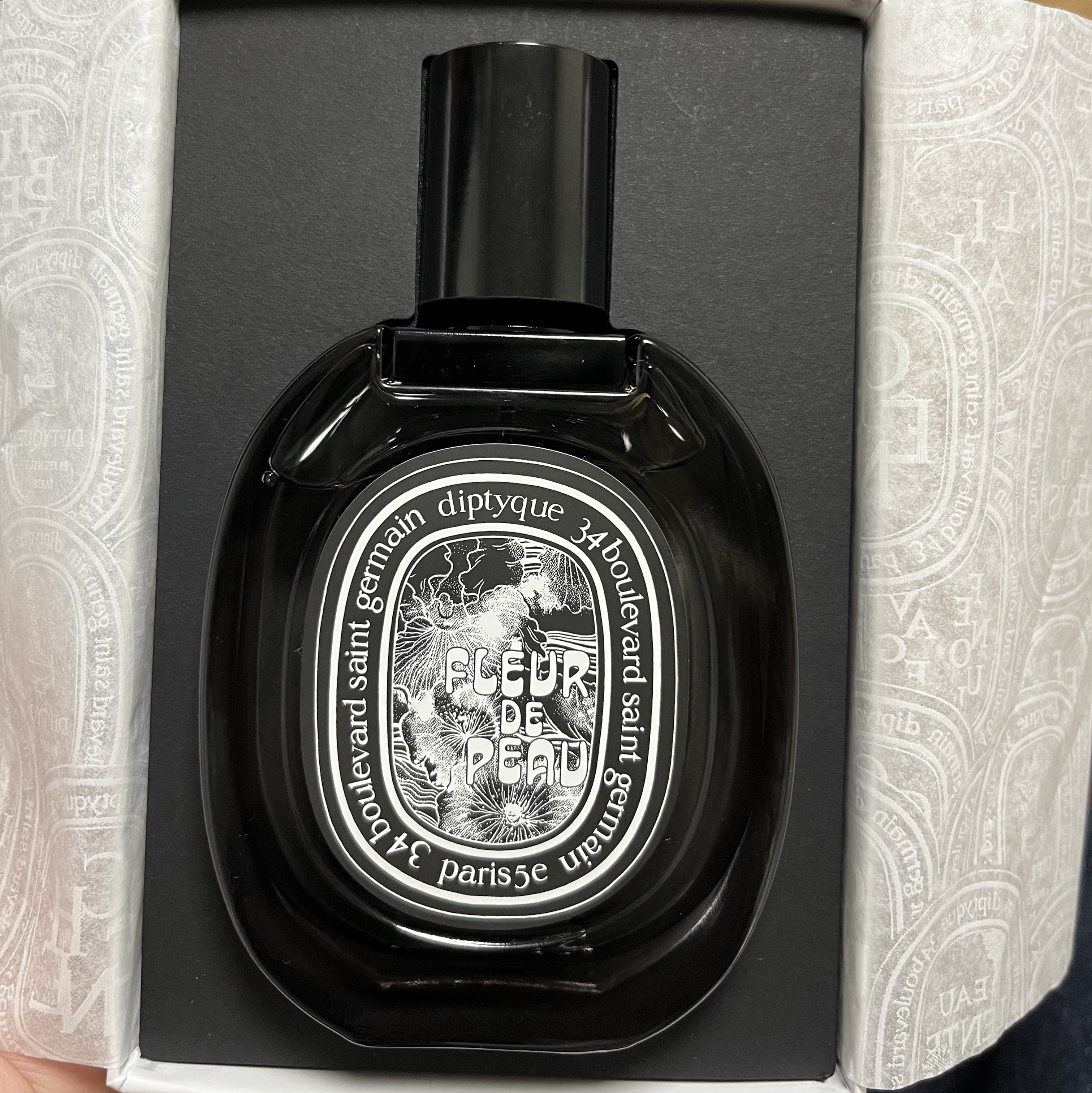 Diptyque Fleur De Peau Eau De Parfum 75ml 착용 스타일 - 1