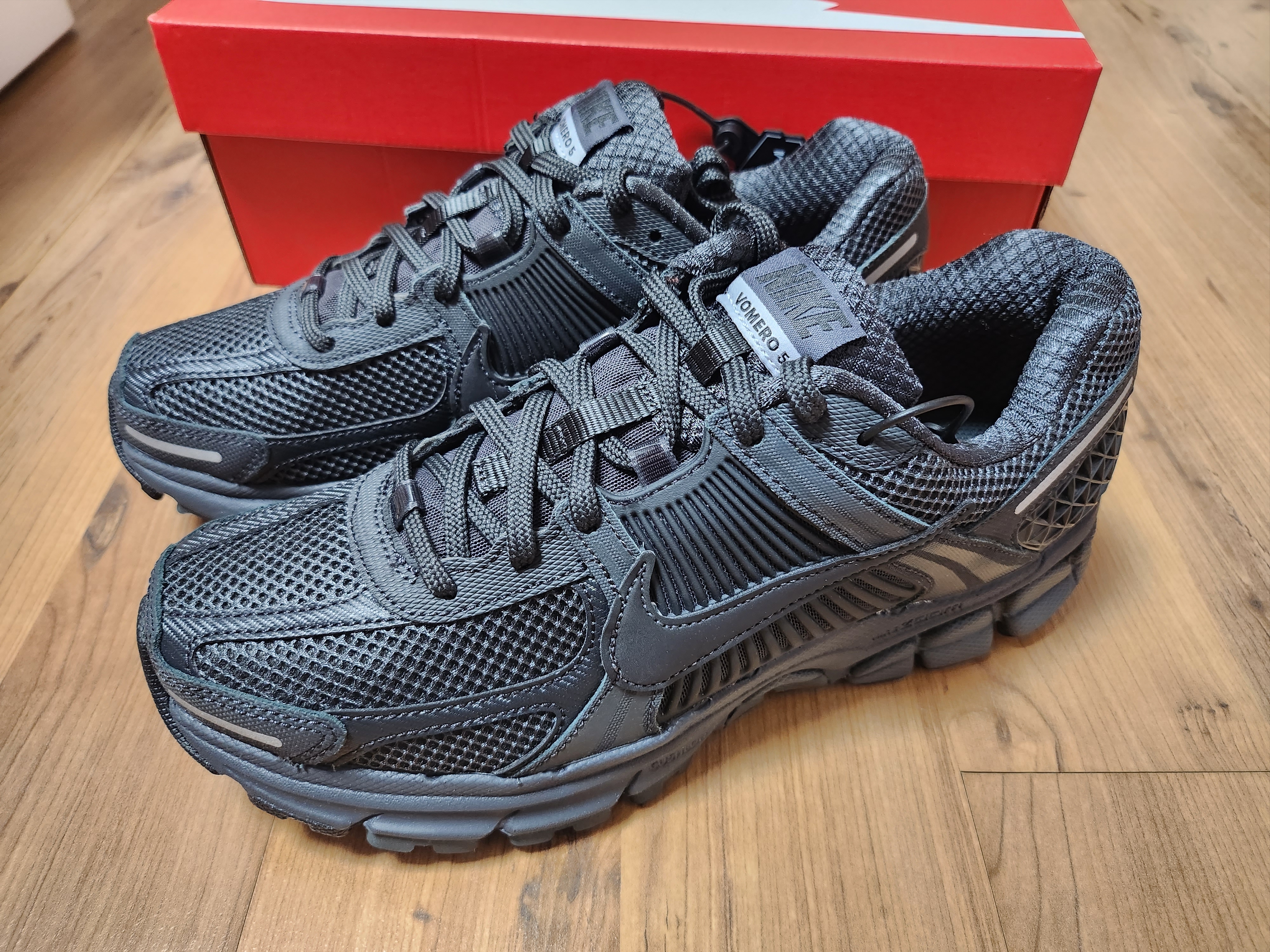 Nike Zoom Vomero 5 SP Anthracite 2023 착용 스타일 - 1