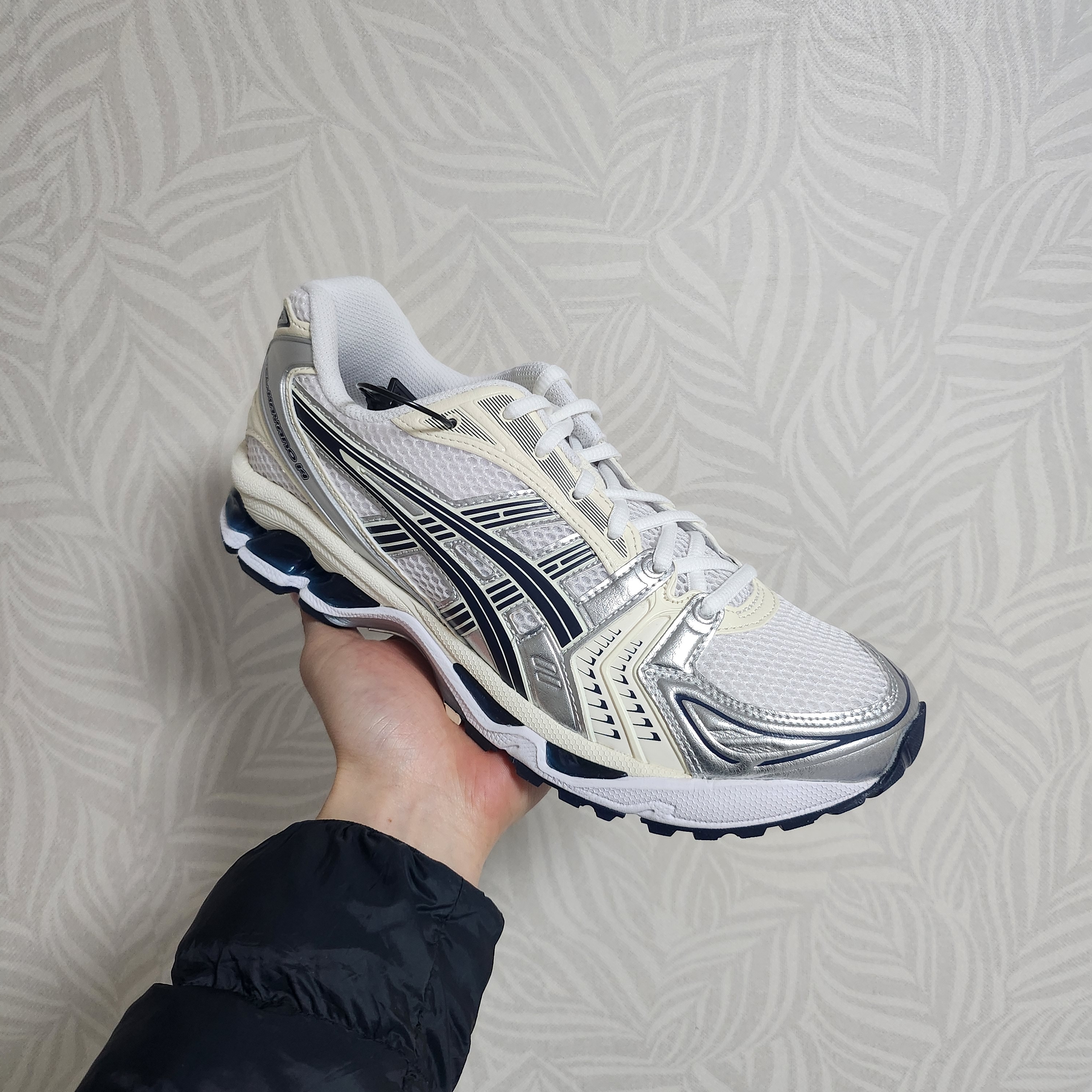(W) Asics Gel-Kayano 14 White Midnight 착용 스타일