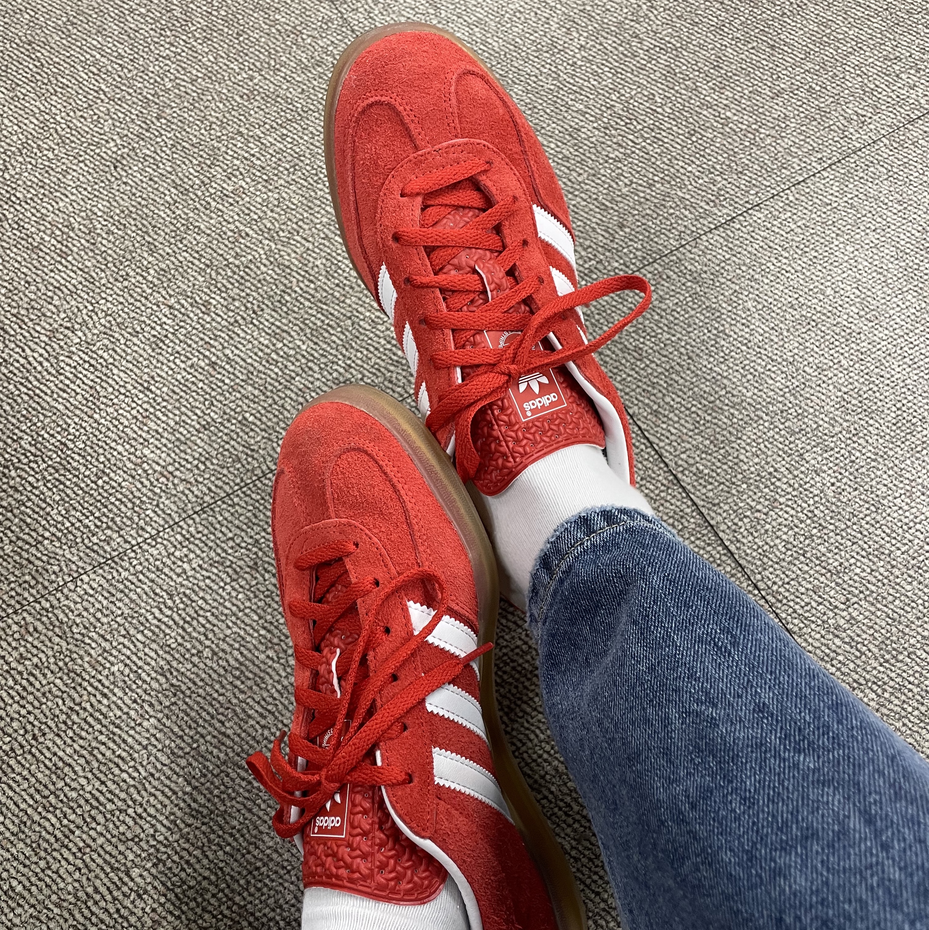 (W) Adidas Gazelle Indoor Bold Orange Cloud White 착용 스타일