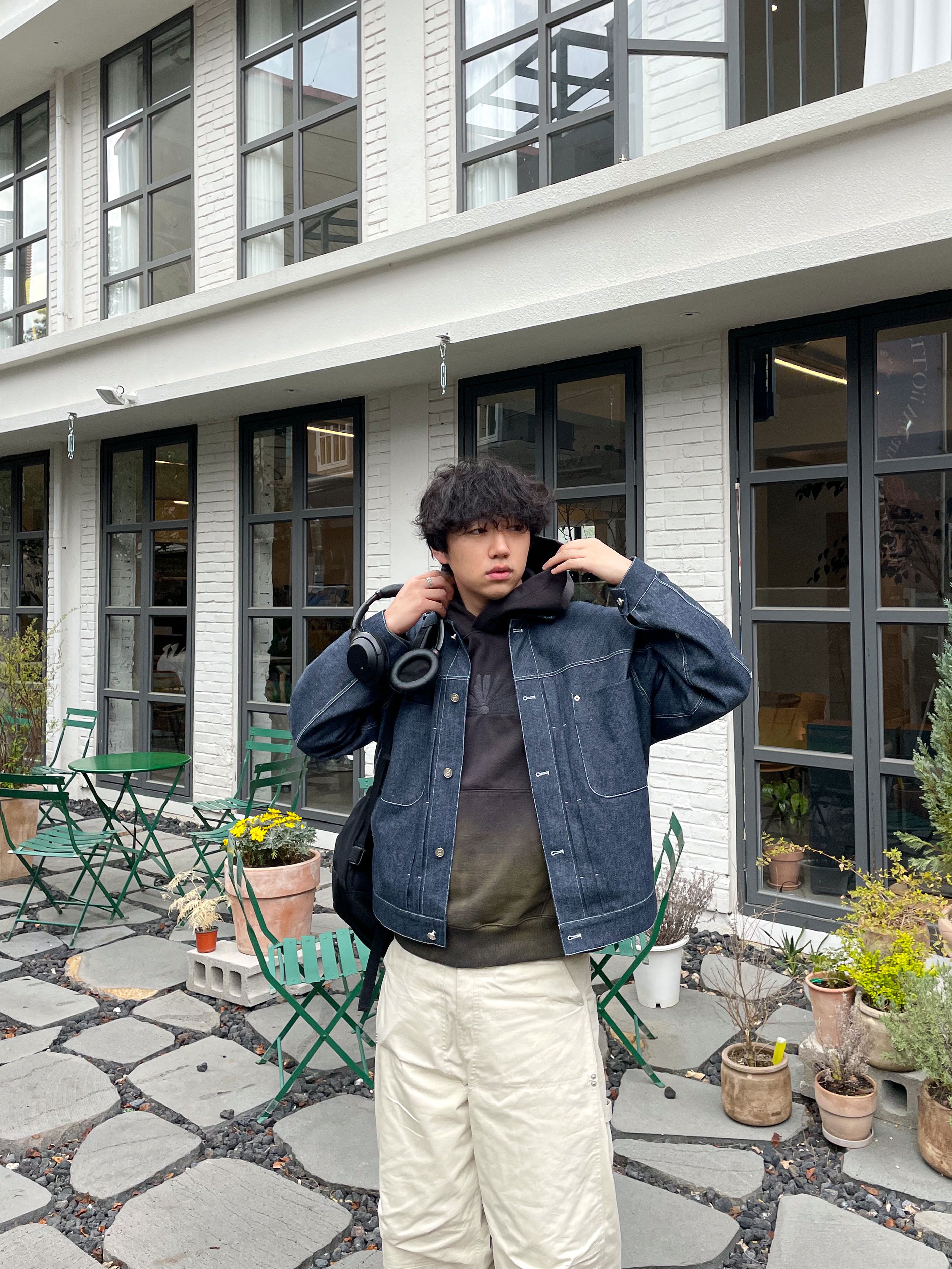 Sony WH-1000XM4 Black (Korean Ver.), Arc'teryx Mantis 32 Backpack Black 착용 스타일 - 3