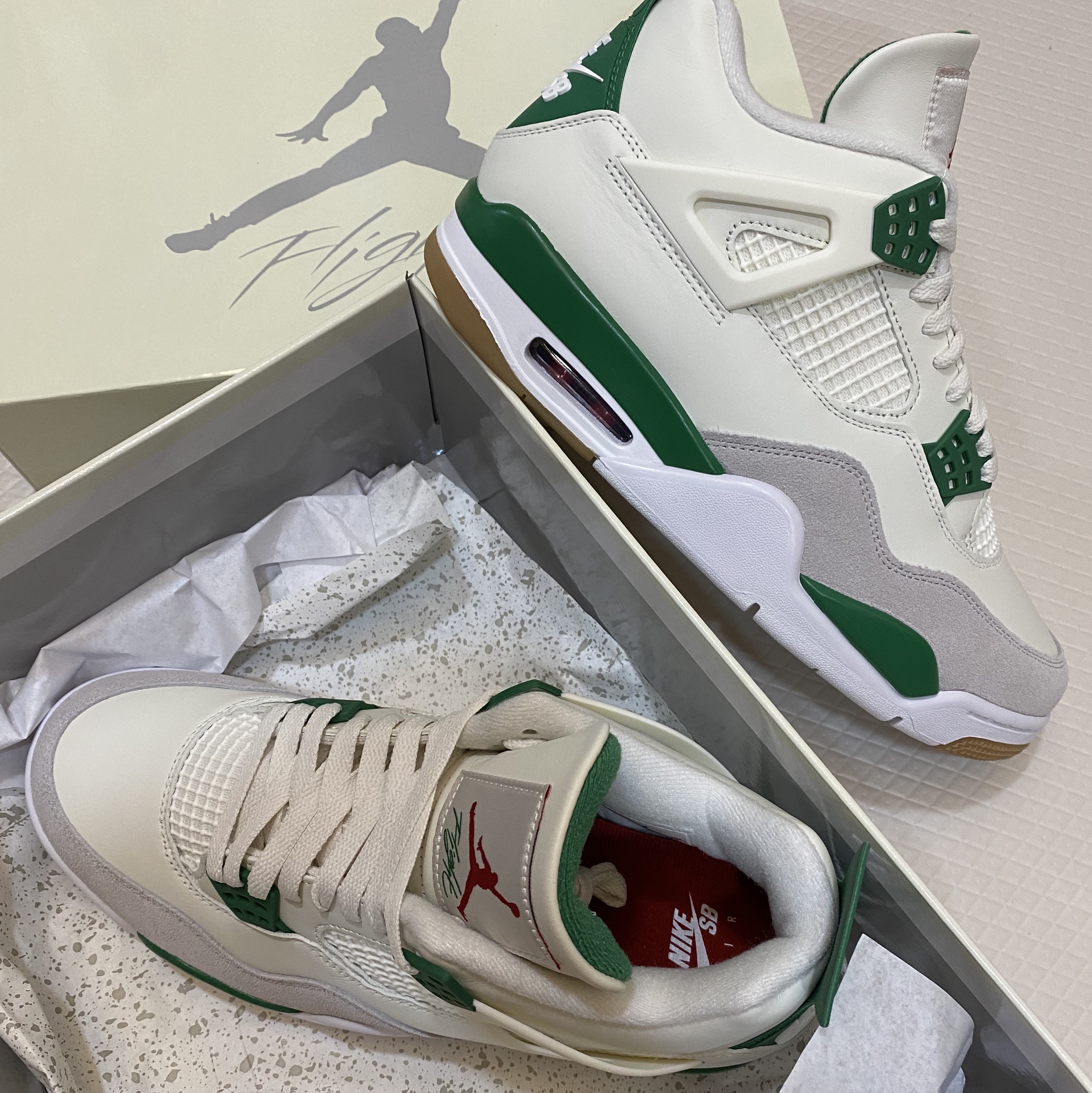 Jordan 4 x Nike SB Retro SP Pine Green 착용 스타일