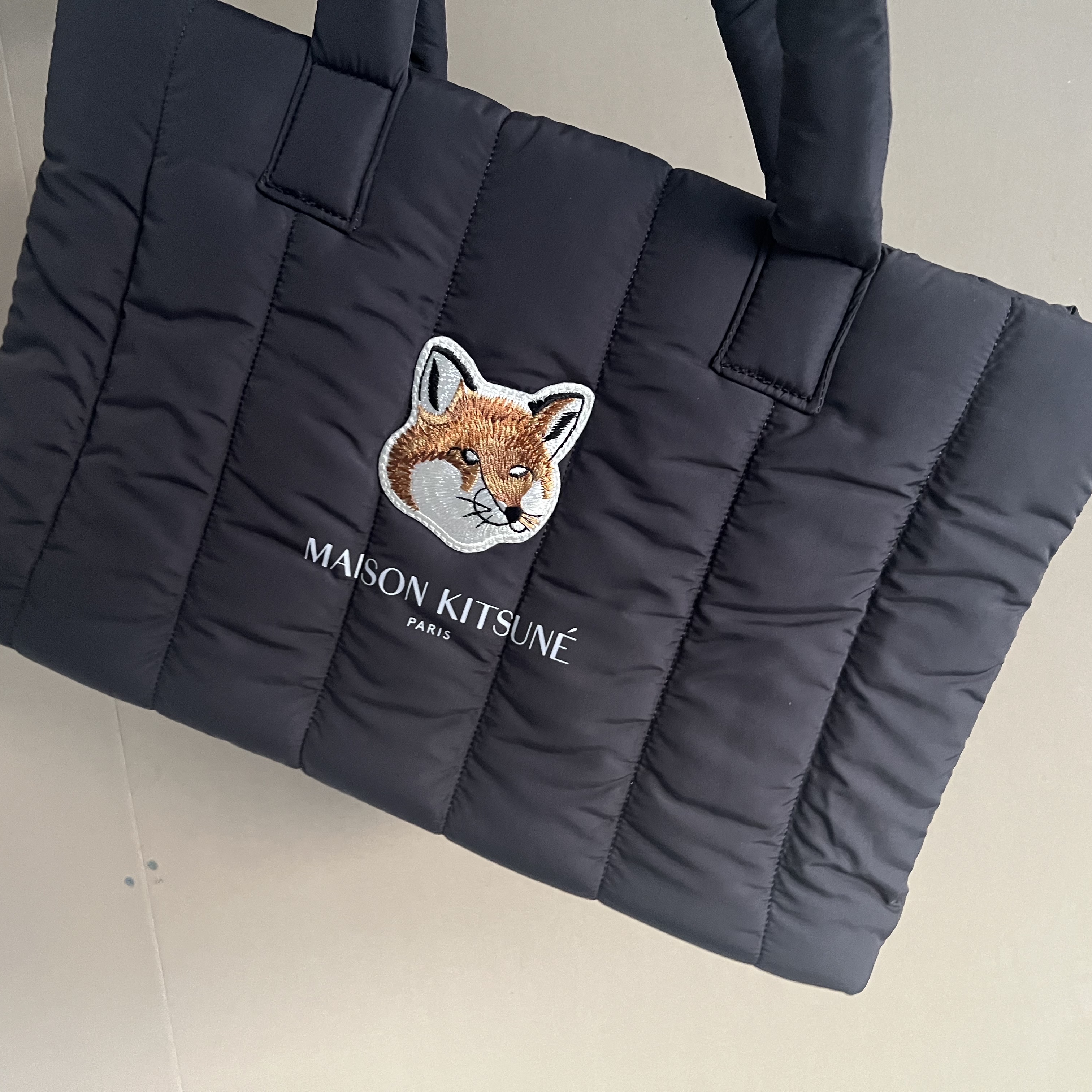 Maison Kitsune x Laneige Padded Bag Navy 착용 스타일