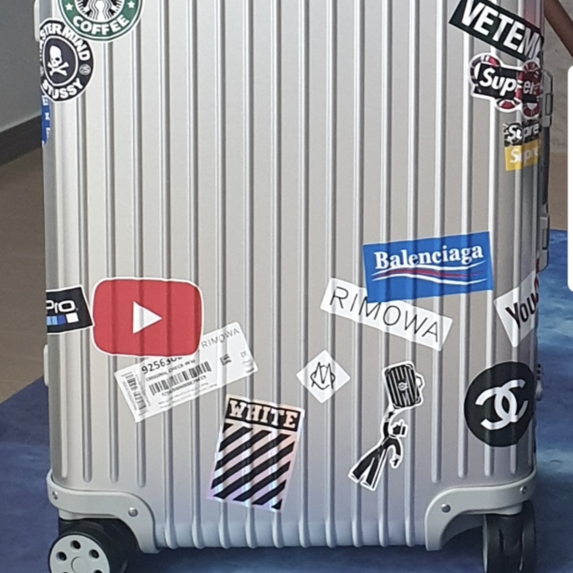 Rimowa Original Cabin Aluminium Suitcase Silver 착용 스타일 - 2