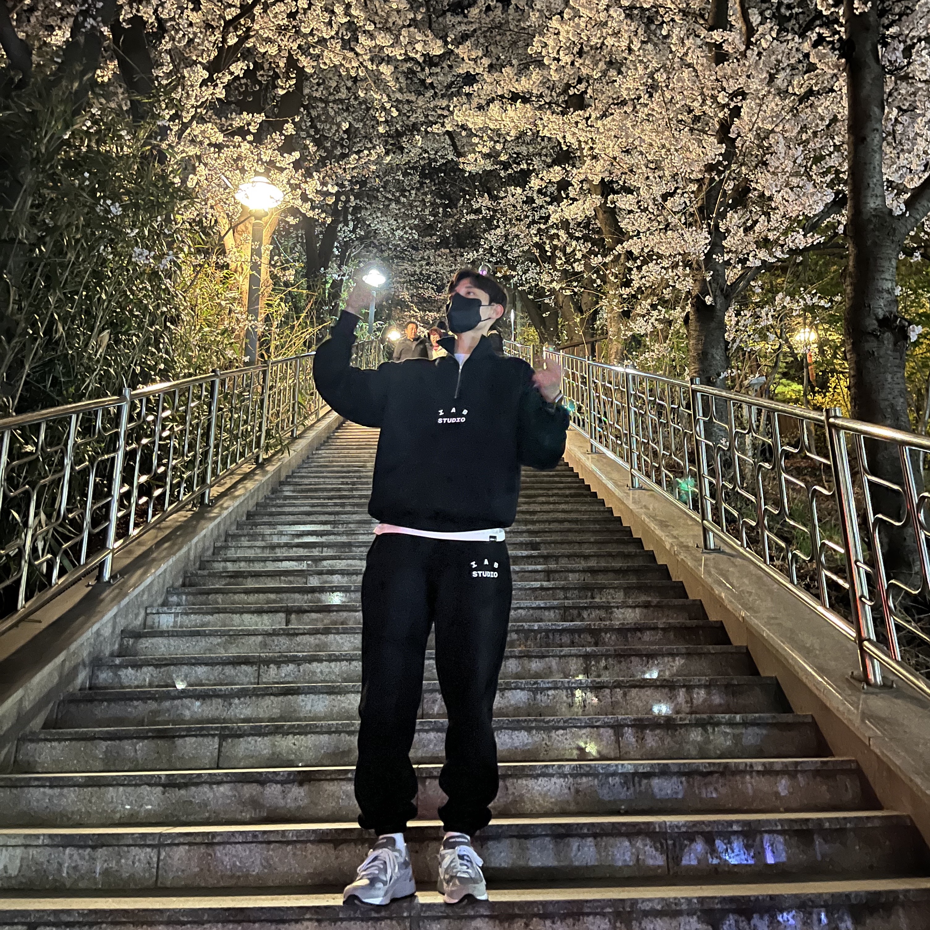 IAB Studio Half Zip-Up Black White, IAB Studio Sweatpants Black White - 23SS 착용 스타일