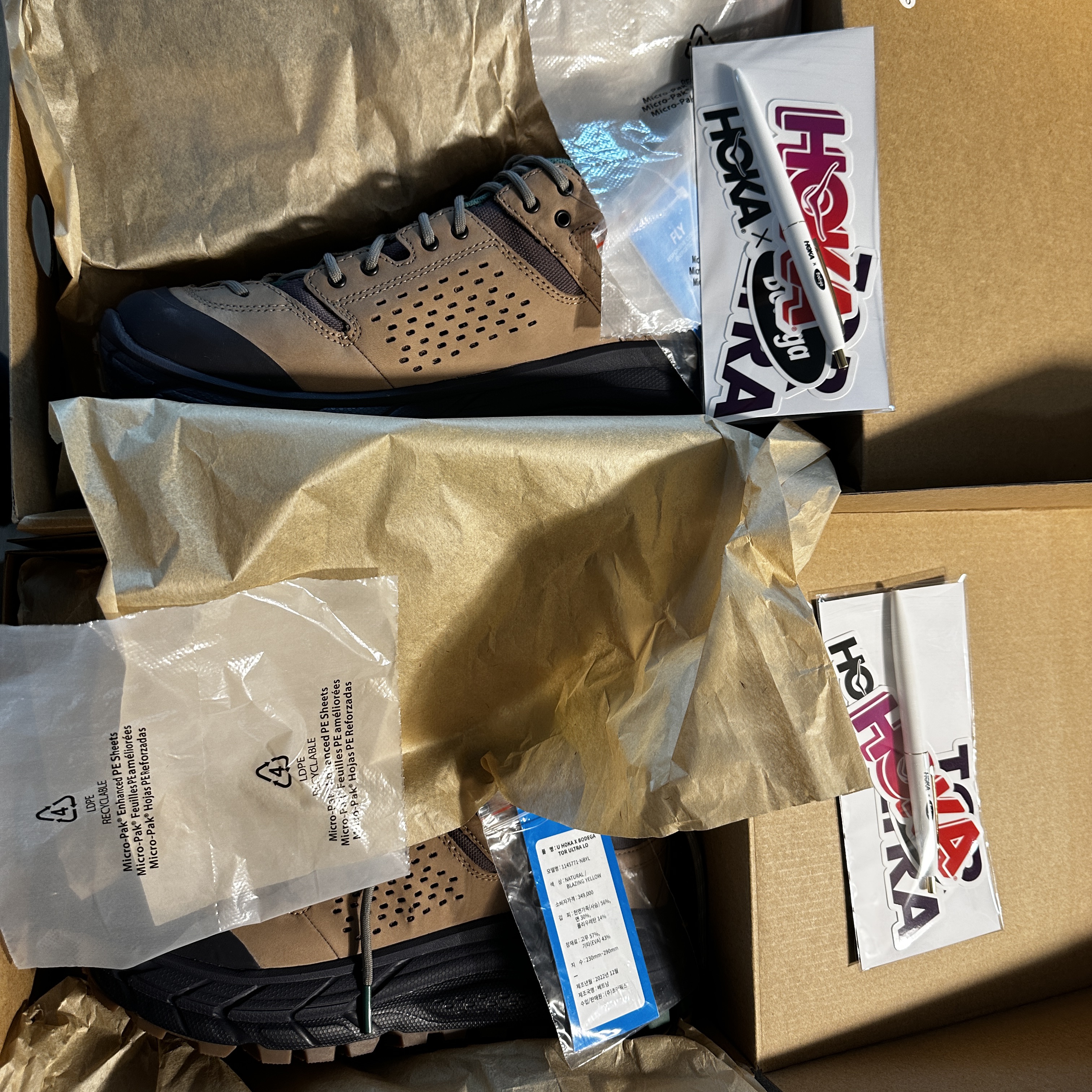 Hoka x Bodega Tor Ultra Low Natural Blazing Yellow 착용 스타일
