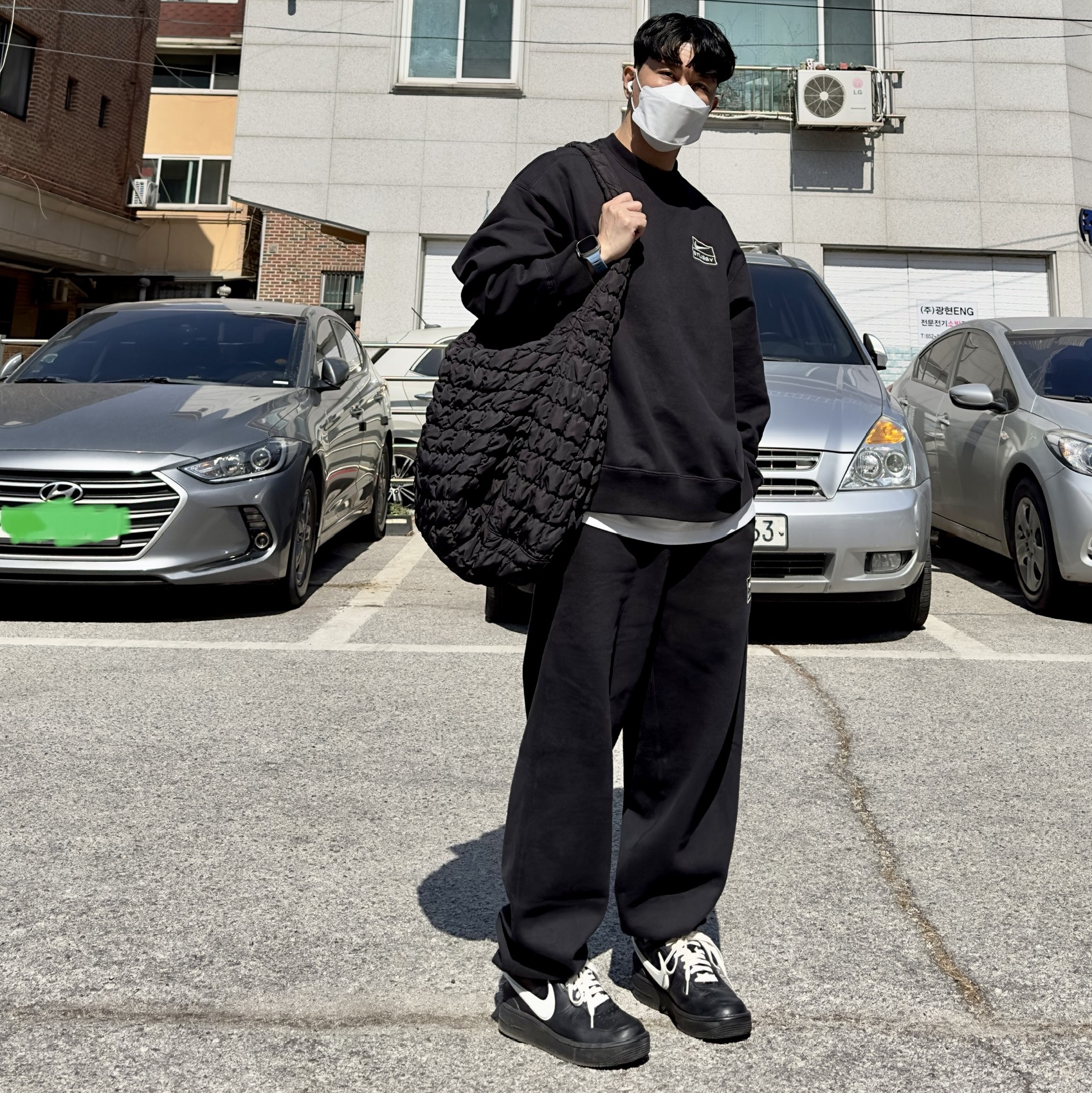Nike x Stussy NRG Washed Fleece Crewneck Black (DO5310-010), Nike x Stussy NRG Washed Fleece Pants Black (DO5296-010) 착용 스타일 - 2