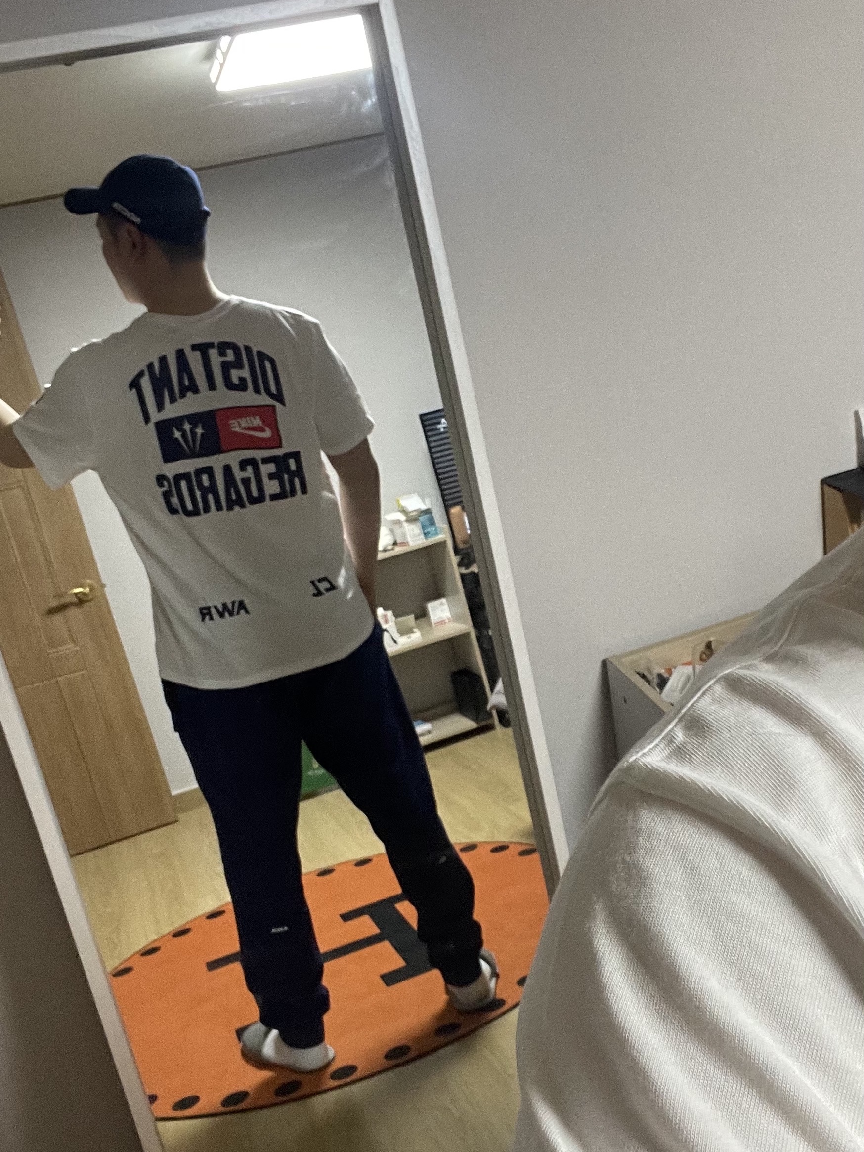 Nike x Drake Nocta x Cactus Plant Flea Market Souvenir Cactus T-Shirt White (DR2630-100), Nike x Drake Nocta Cardinal Stock Essential Fleece Pants Navy - US/EU 착용 스타일 - 1